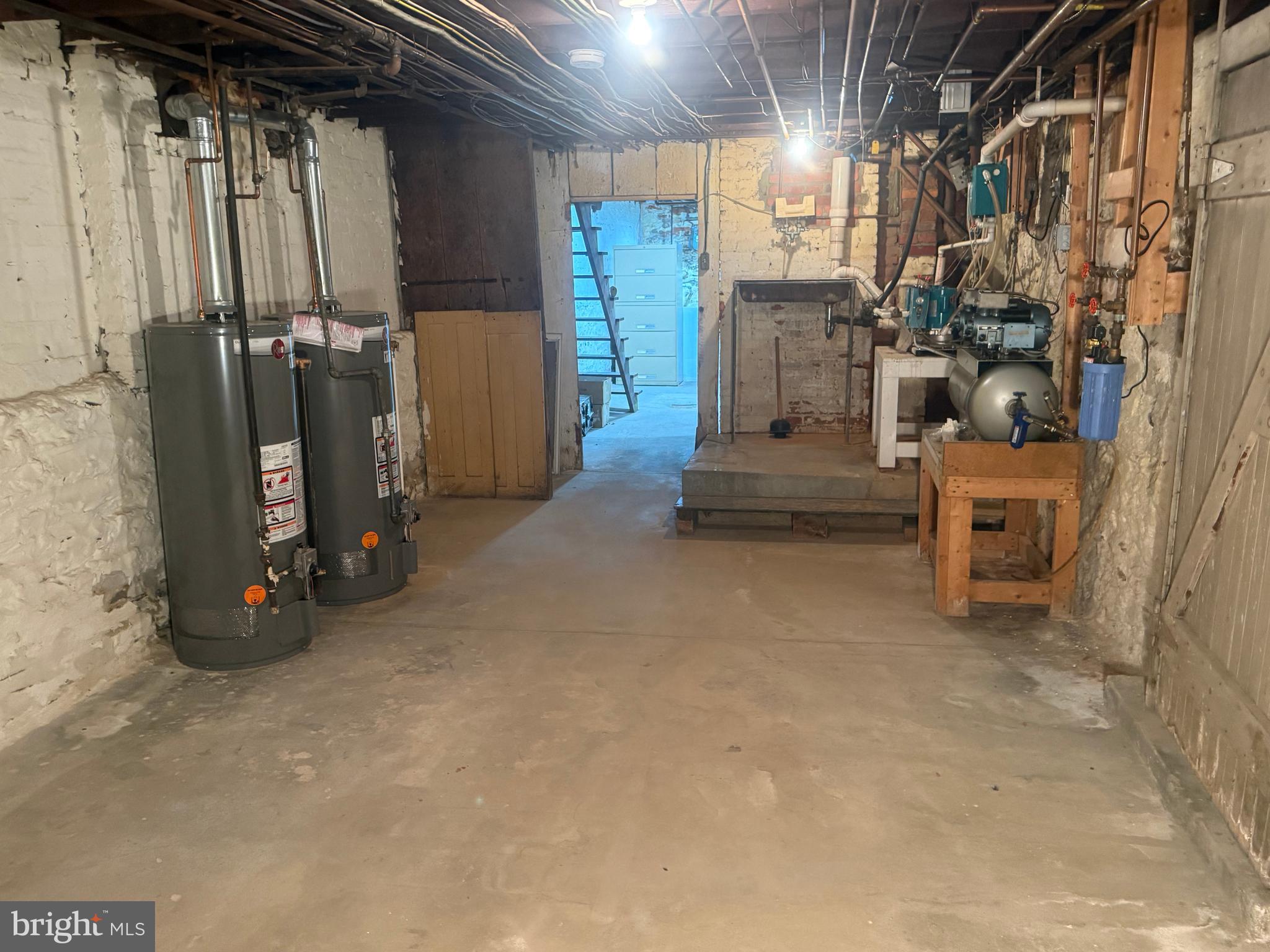 CHESTNUT HILL - Commercial Sale