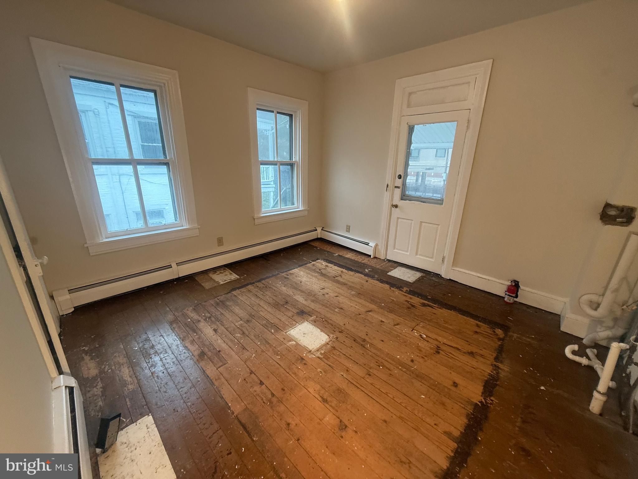 CHESTNUT HILL - Commercial Sale