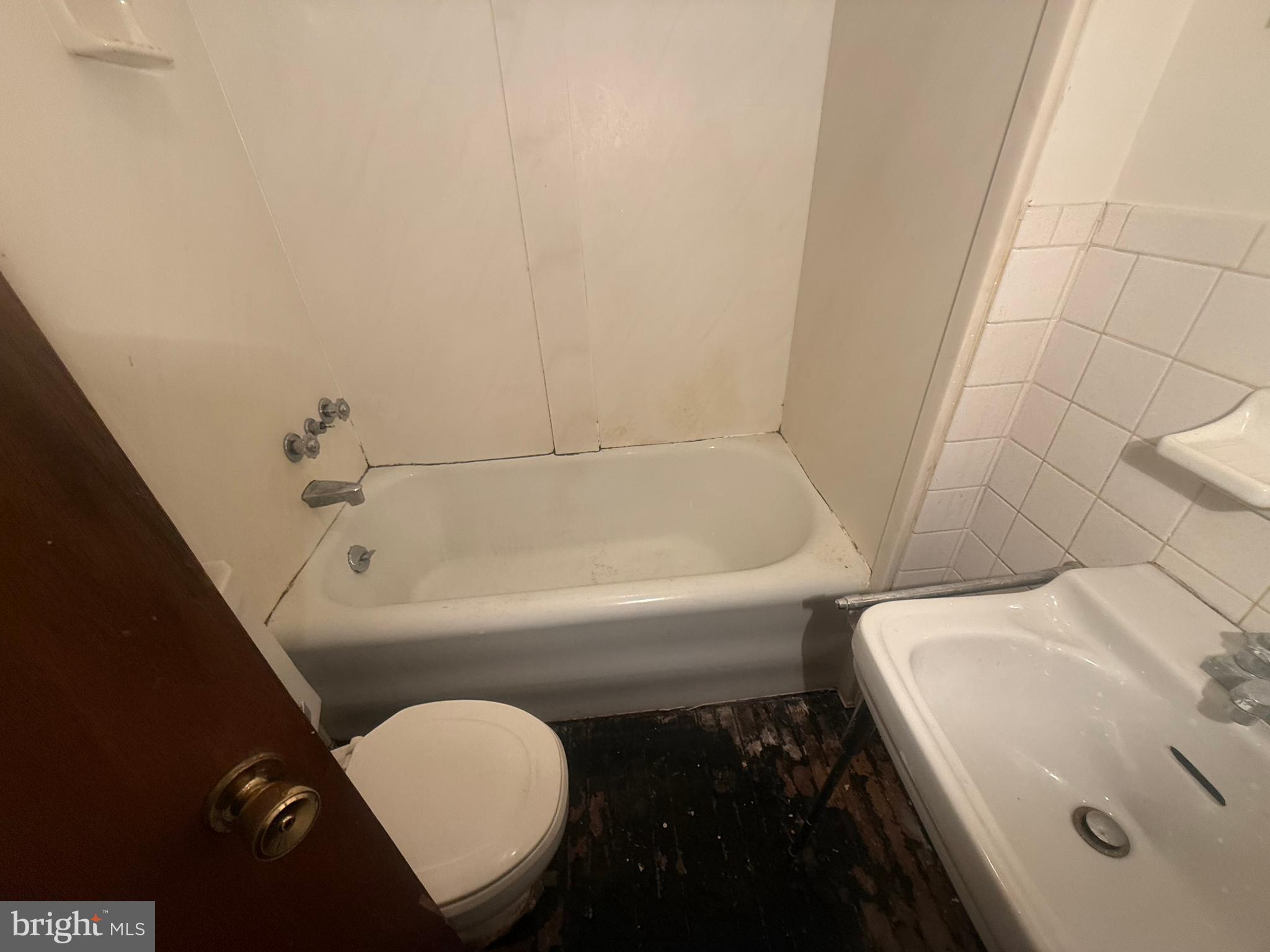 CHESTNUT HILL - Commercial Sale