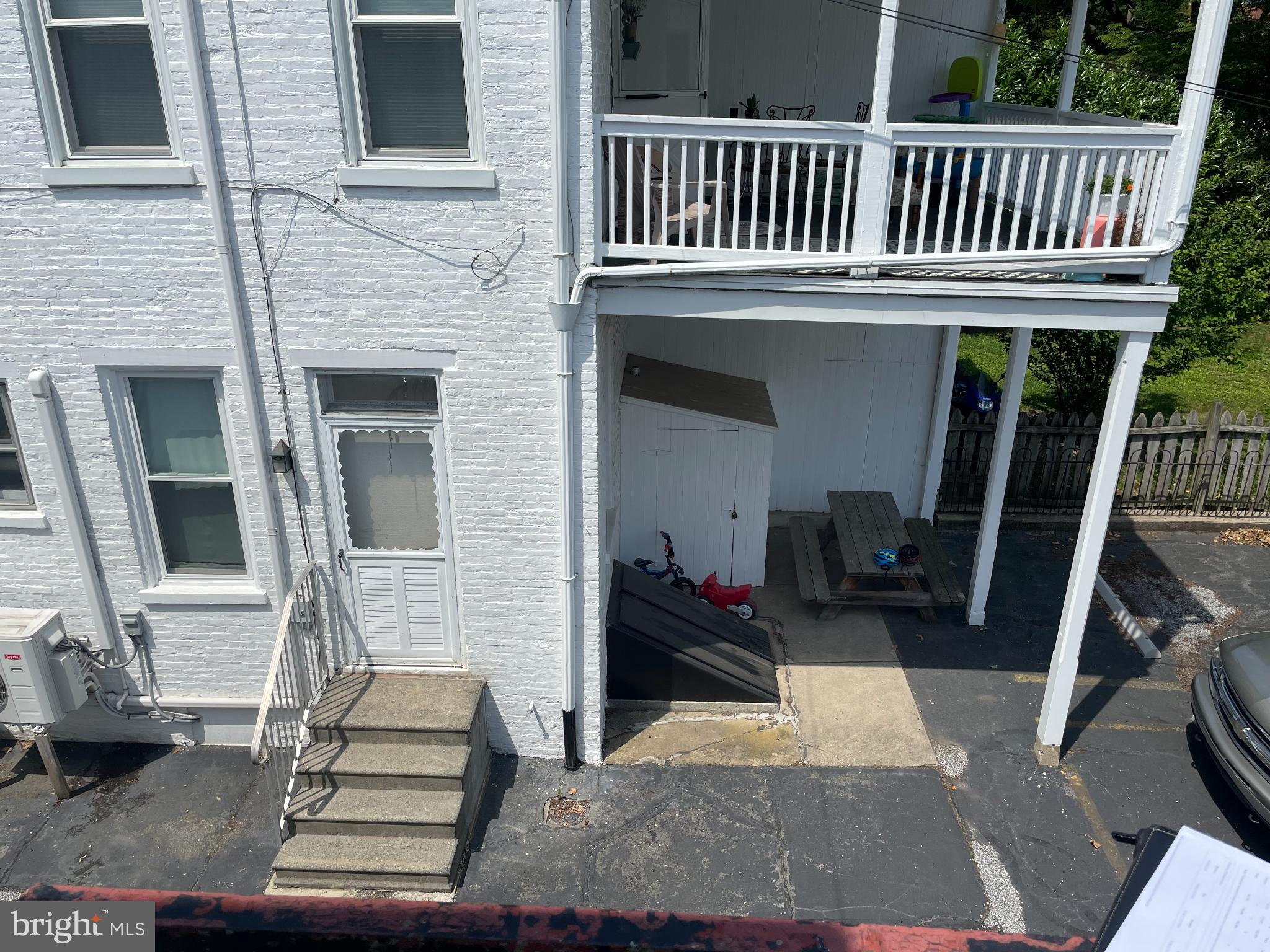 CHESTNUT HILL - Commercial Sale