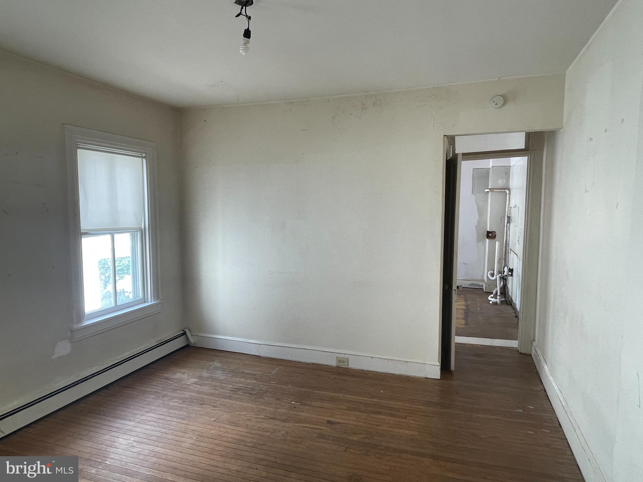 649-651 W CHESTNUT STREET