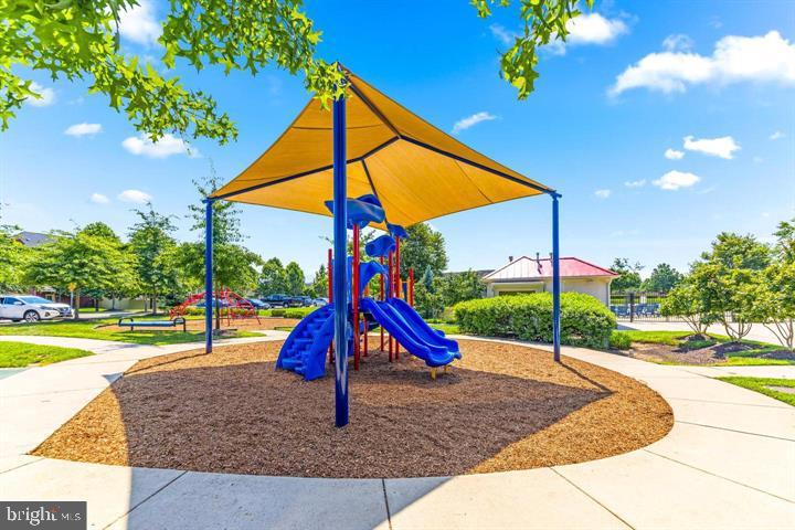 CREEKSIDE VILLAGE - Residential