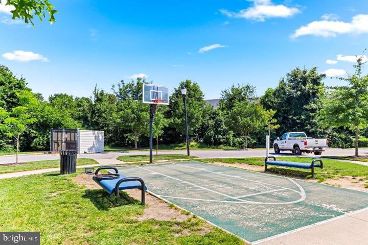 CREEKSIDE VILLAGE - Residential