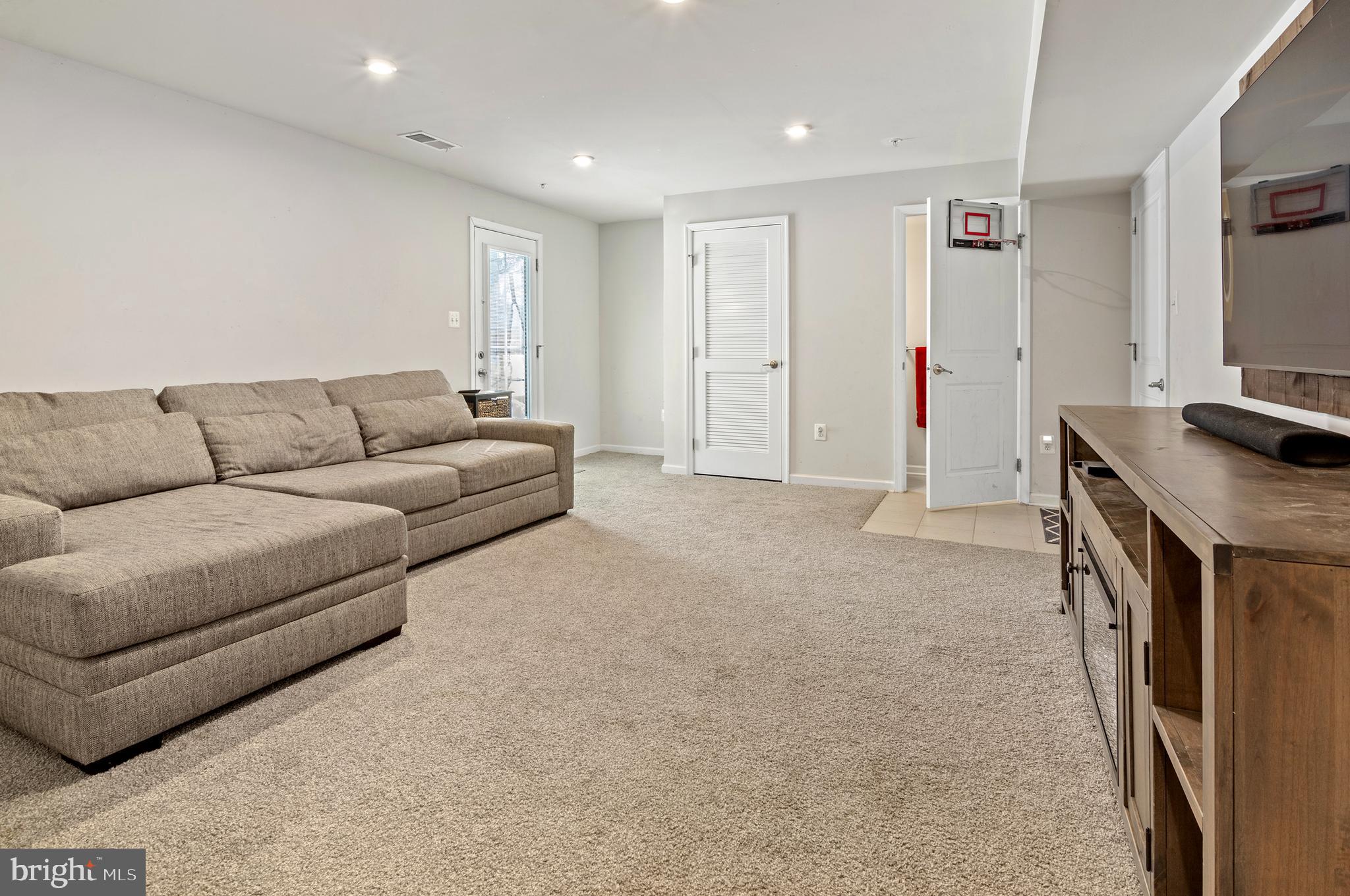 CREEKSIDE VILLAGE - Residential