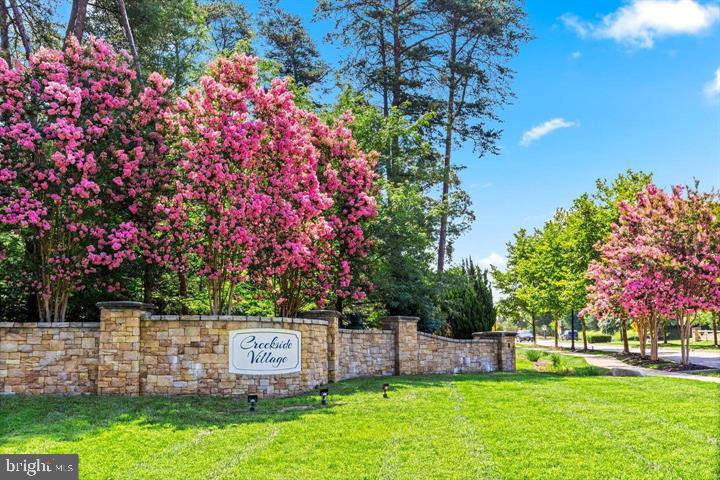 CREEKSIDE VILLAGE - Residential