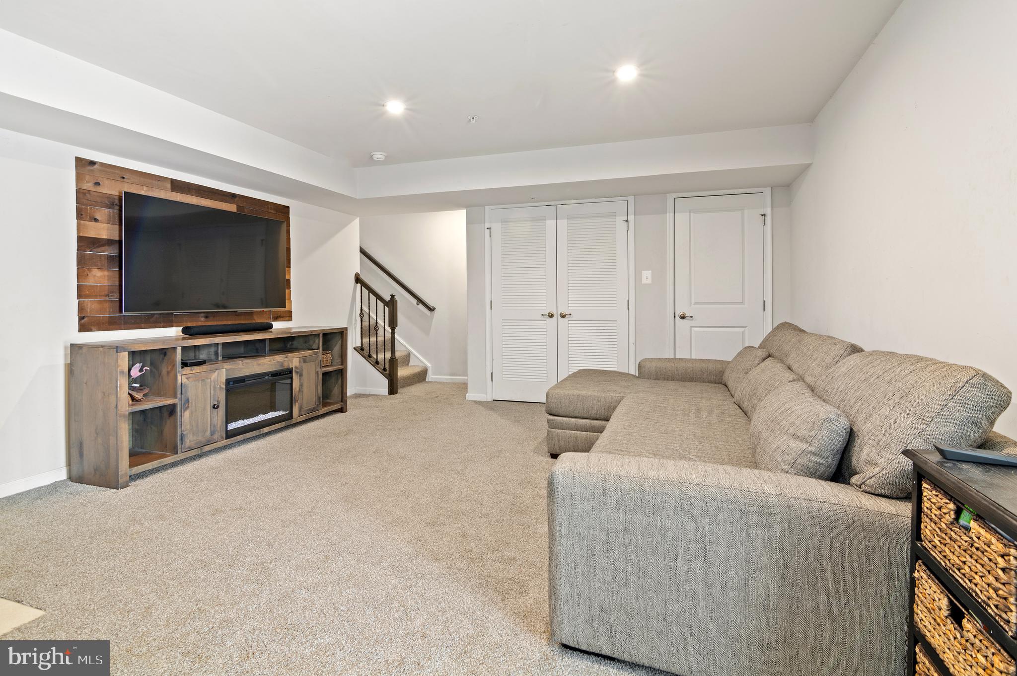 CREEKSIDE VILLAGE - Residential