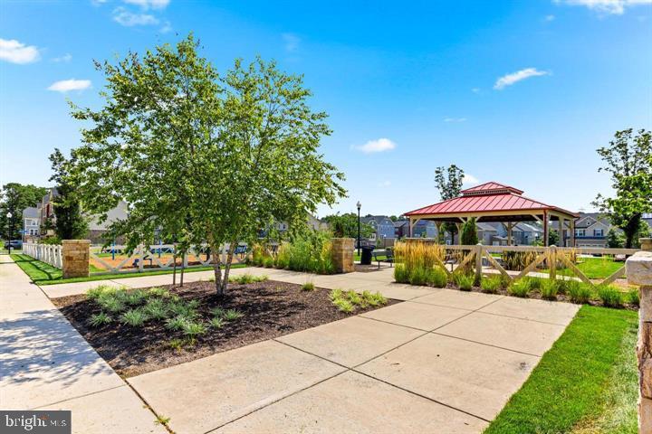 CREEKSIDE VILLAGE - Residential