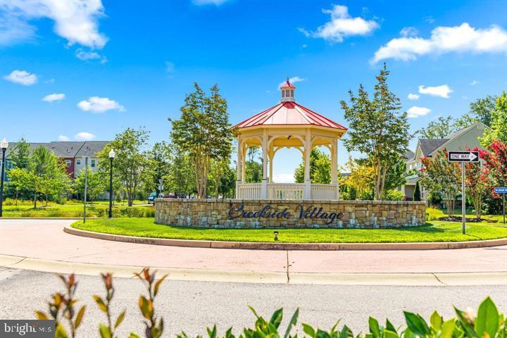 CREEKSIDE VILLAGE - Residential