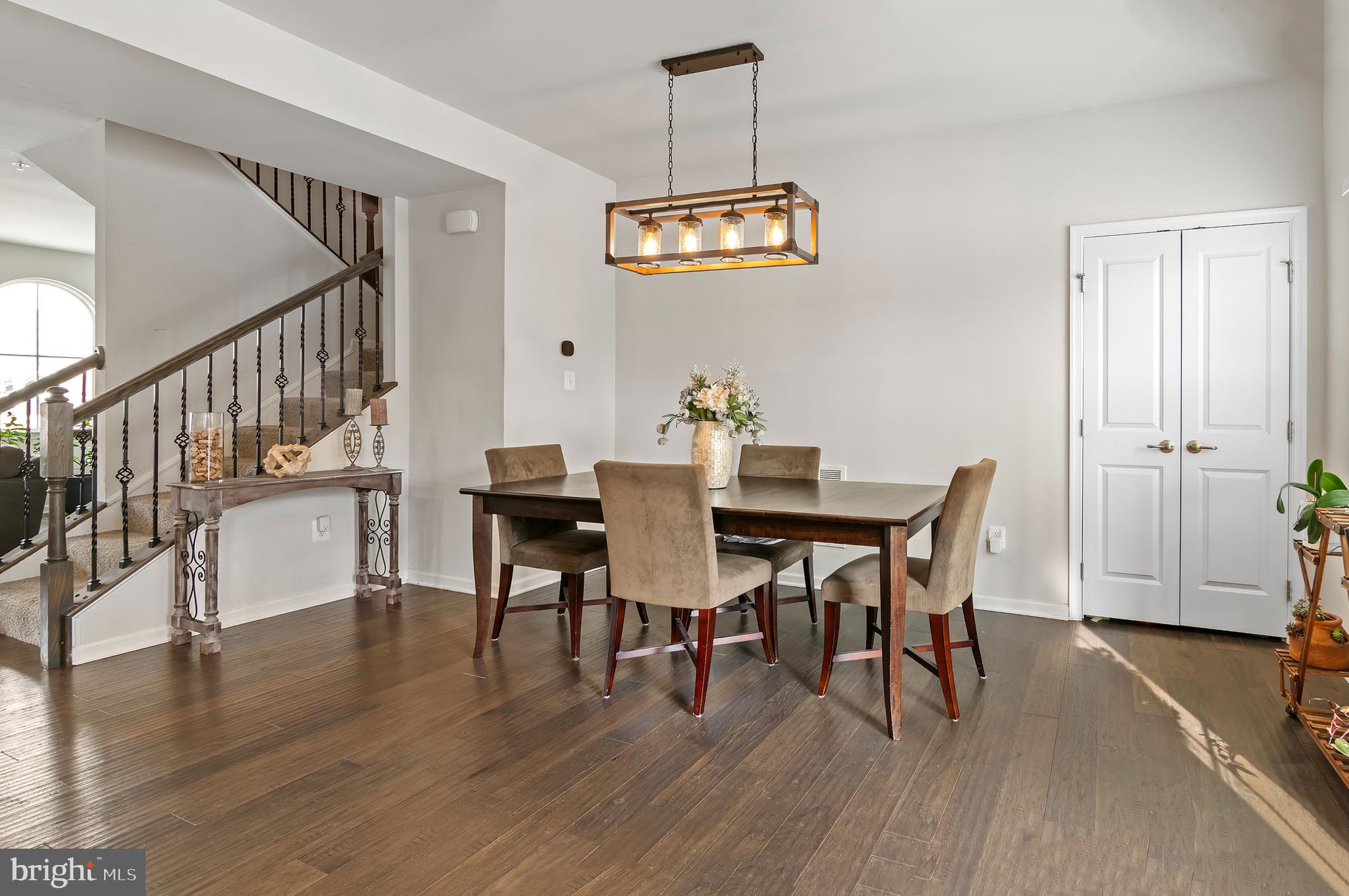 CREEKSIDE VILLAGE - Residential