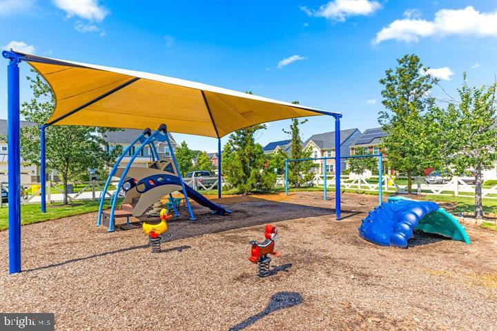 CREEKSIDE VILLAGE - Residential