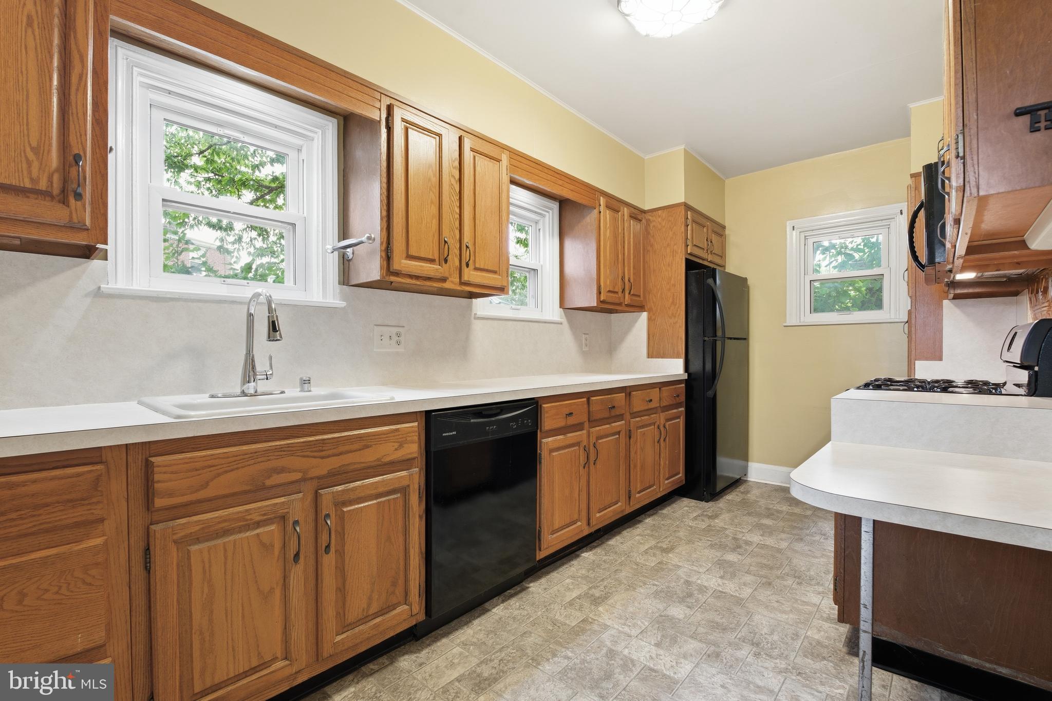 TEN HILLS - Residential