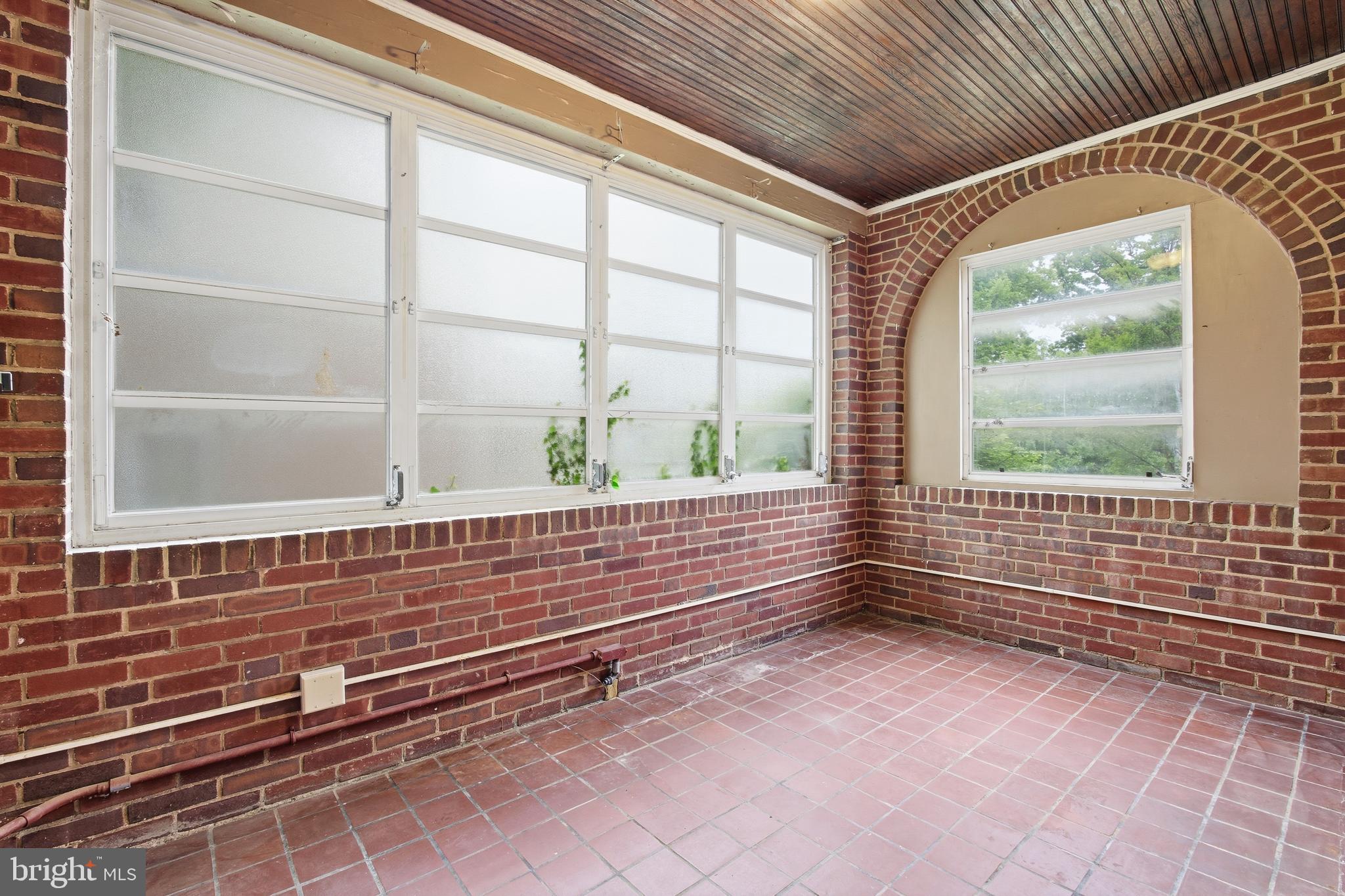 TEN HILLS - Residential