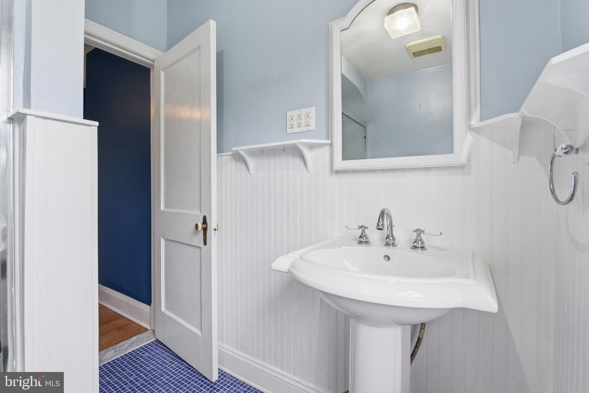 TEN HILLS - Residential
