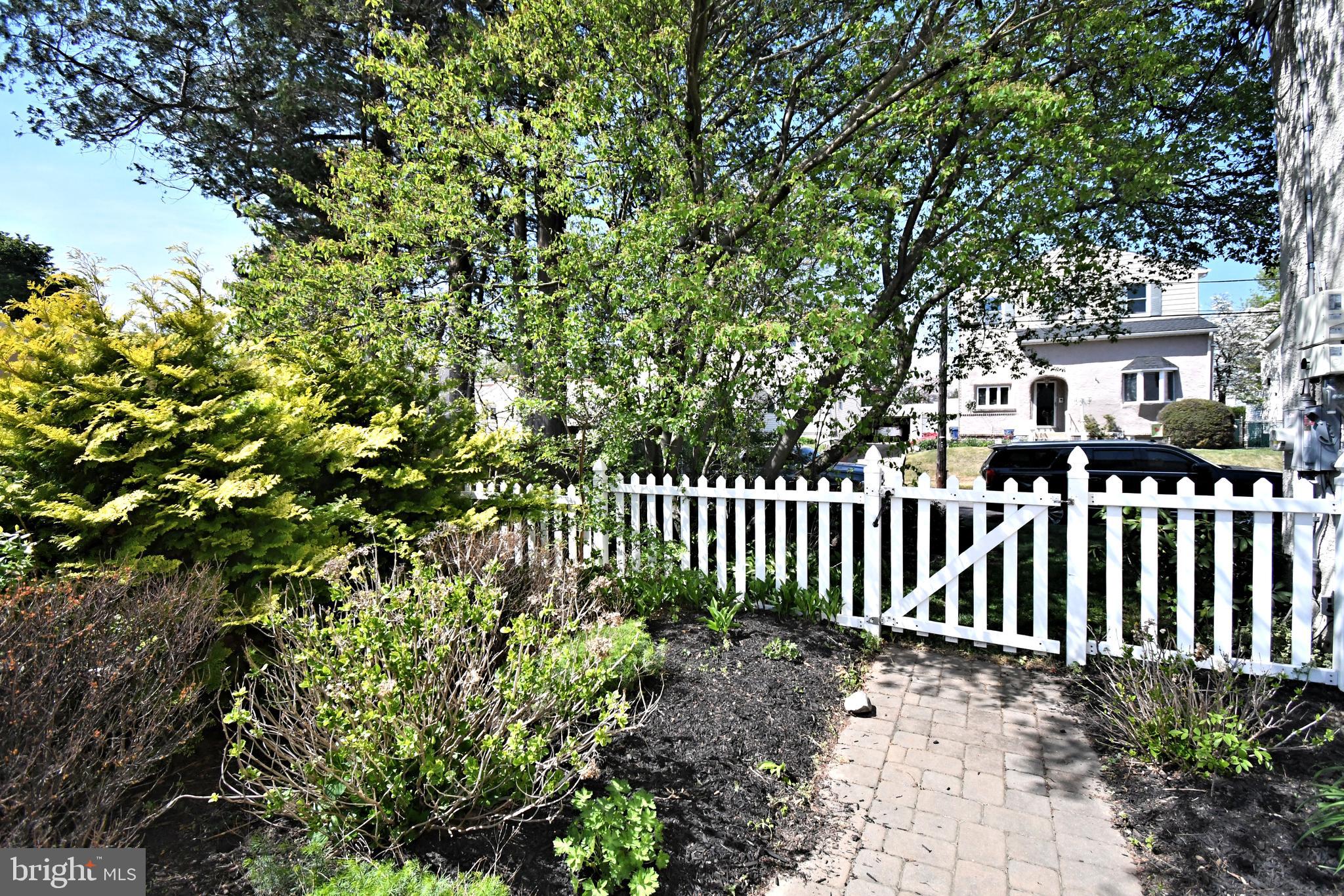 HOLLYWOOD - Residential