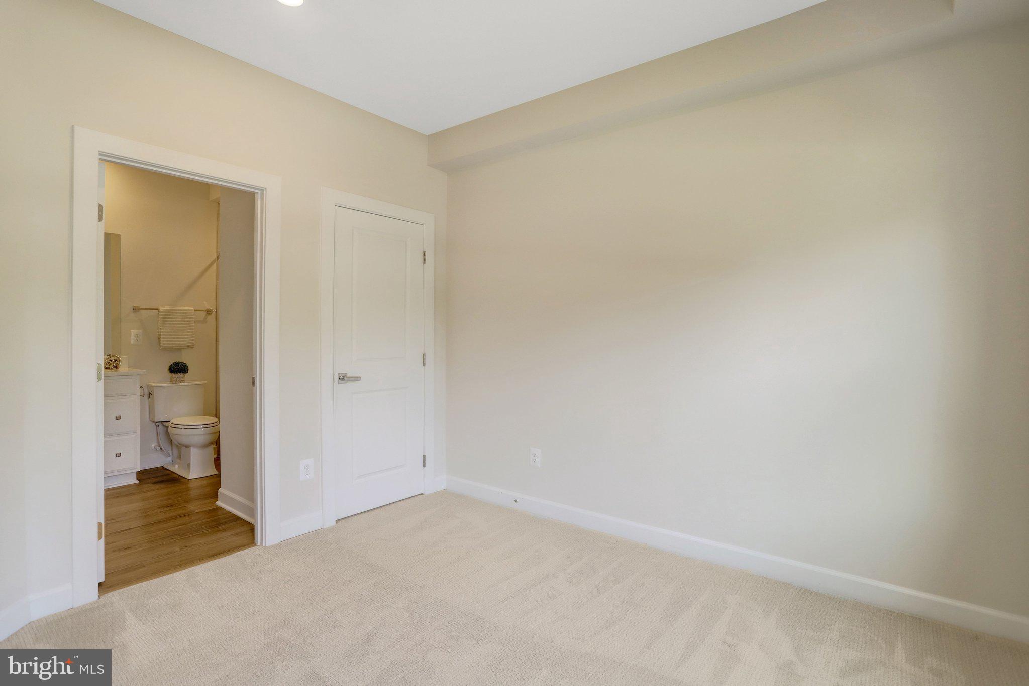 820 S GREENBRIER STREET