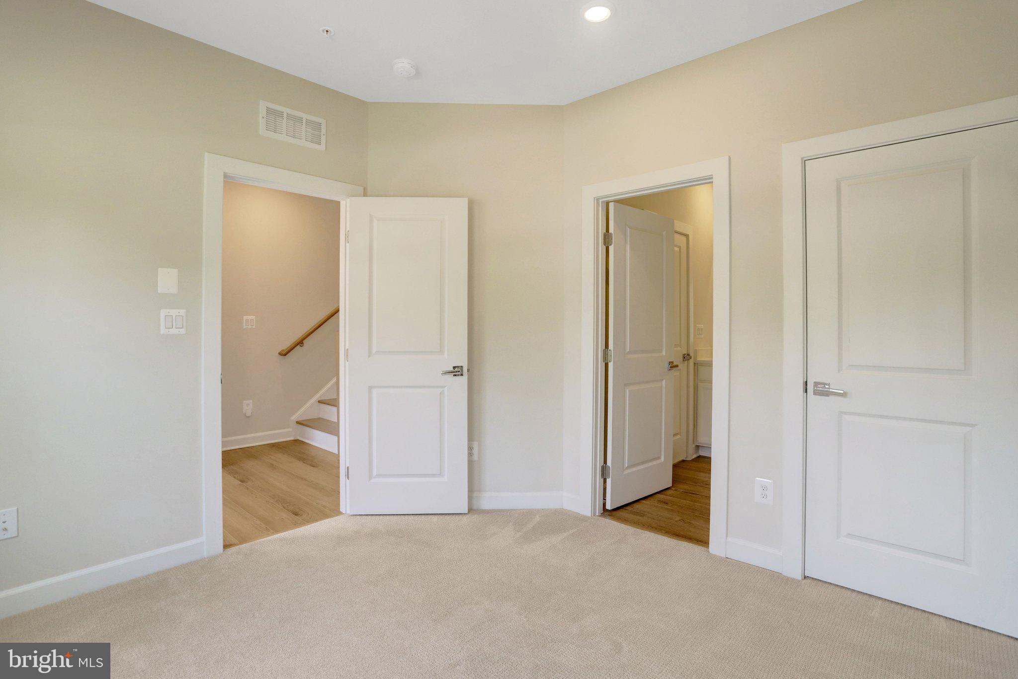 820 S GREENBRIER STREET