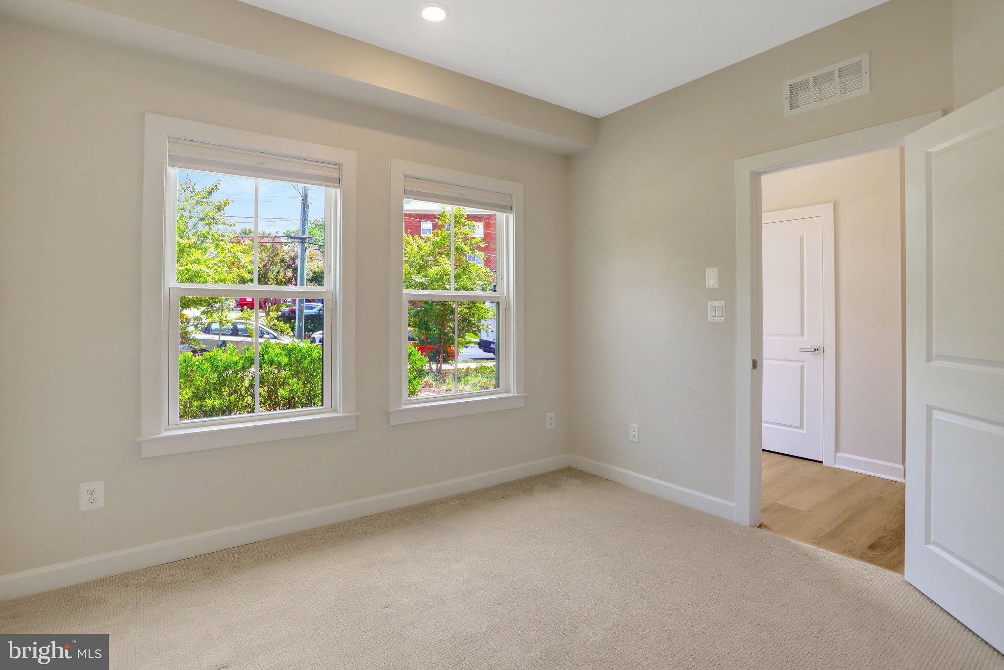 820 S GREENBRIER STREET