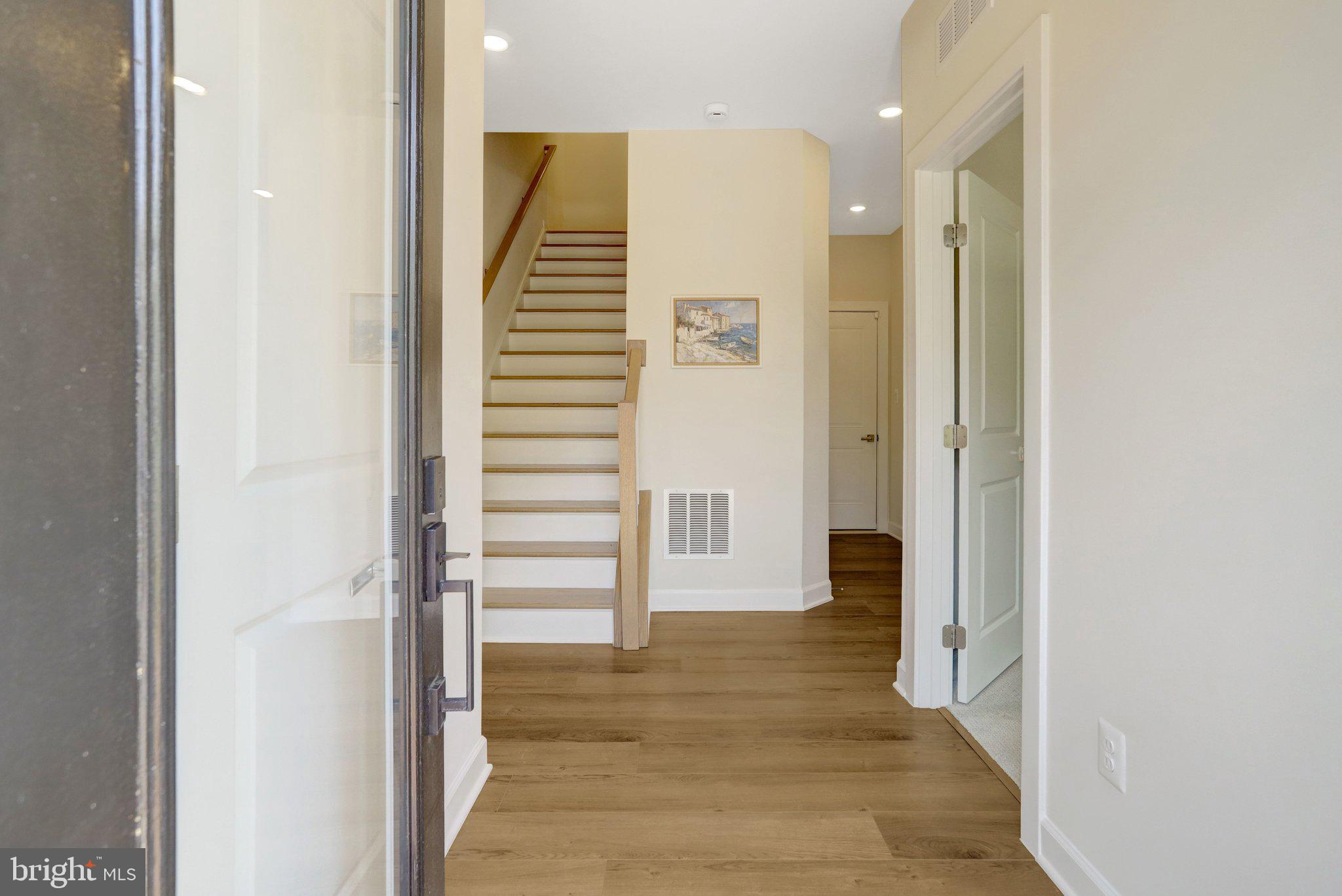 820 S GREENBRIER STREET