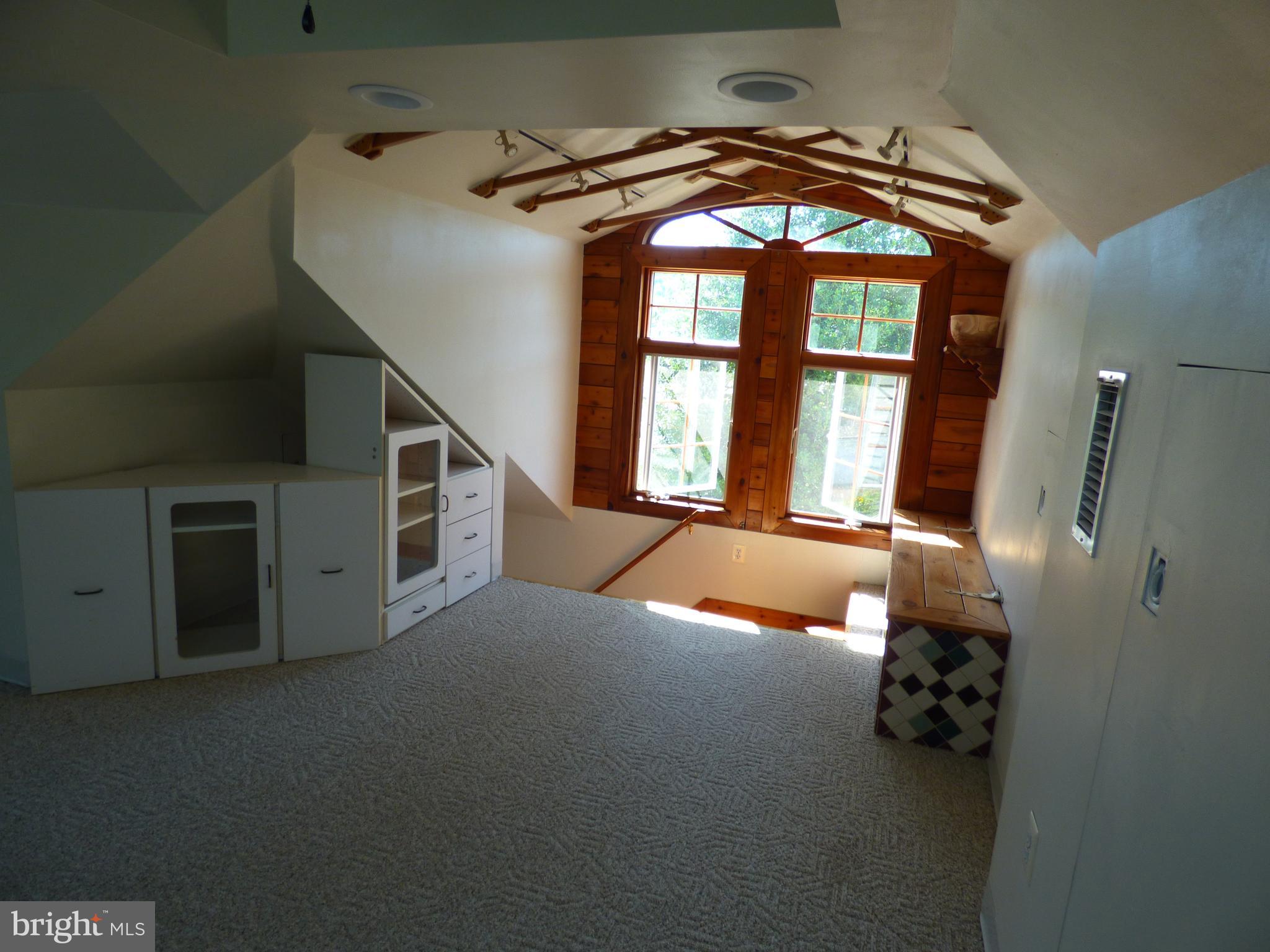 ROSLYN - Residential Lease