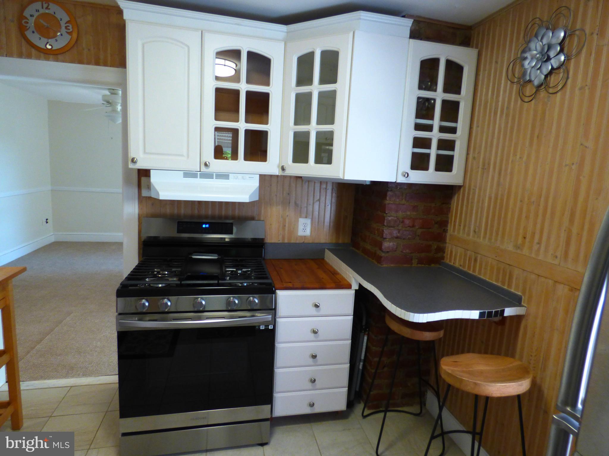 ROSLYN - Residential Lease