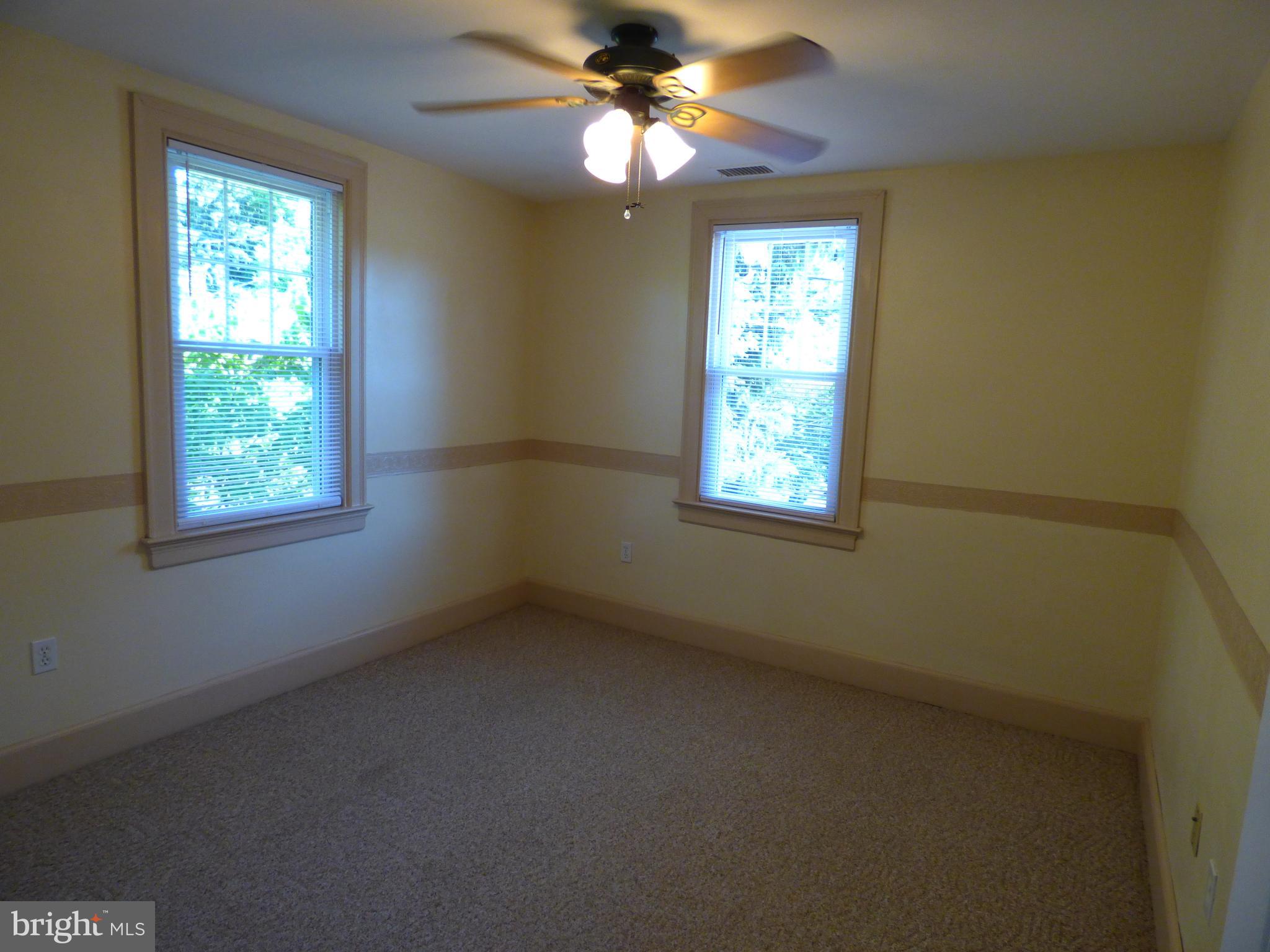 ROSLYN - Residential Lease