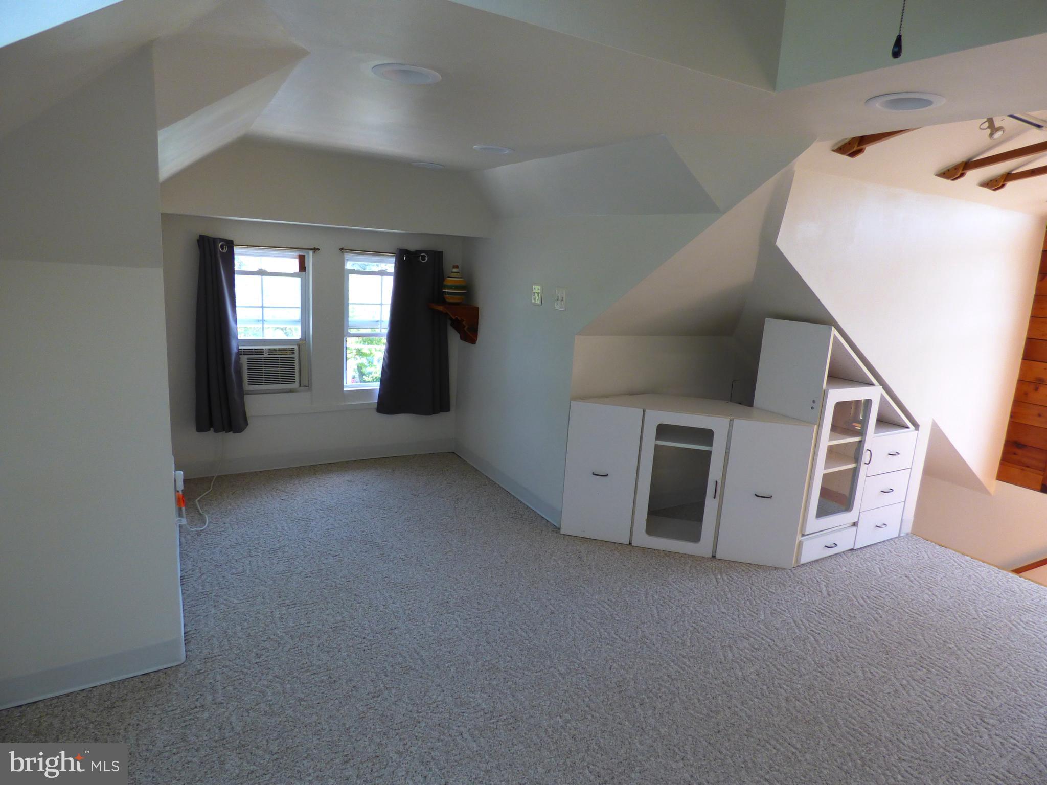 ROSLYN - Residential Lease