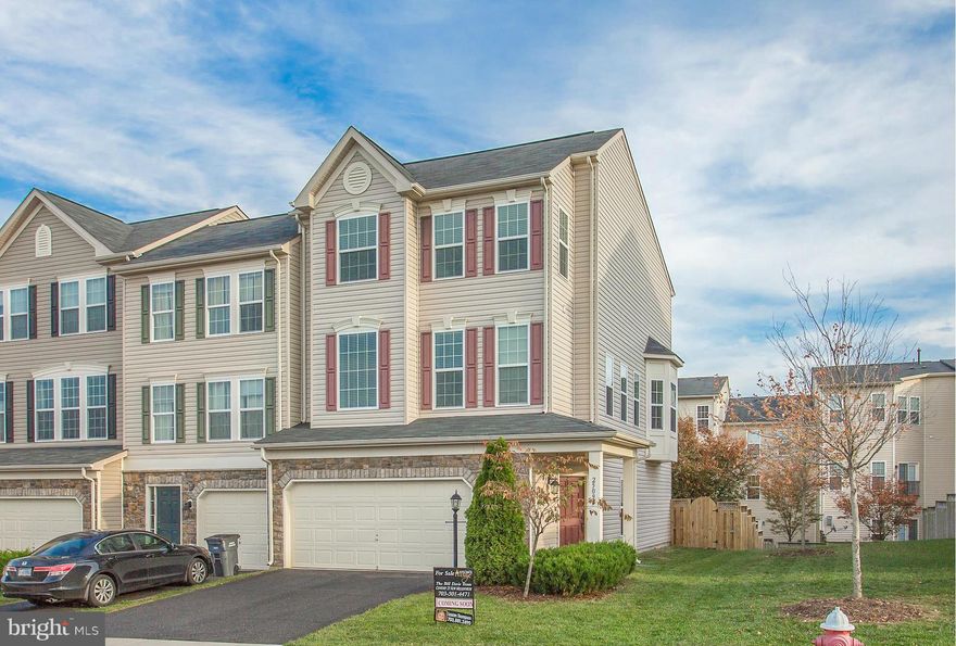 Pristine Van Metre 'Stanton' model! Lux end unit features 4 bedroom, 3 1/2 baths & boasts an open floor-plan w/ sophisticated touches through-out. A fully fenced yard, brand-new hardwoods in Fam Rm, Liv Rm & Din Rm, covered front porch & views of Stone Ridge pond. Grand Mstr Suite w/vaulted ceiling, lux mstr BA w/ oversized shower & 3 WIC. Super spacious spare BRs! W/O LL has 4th BR & 3rd full BA!