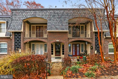 Photo of 5907 - D Noblestown Road, SPRINGFIELD, VA 22152 (MLS # VAFX2310536)