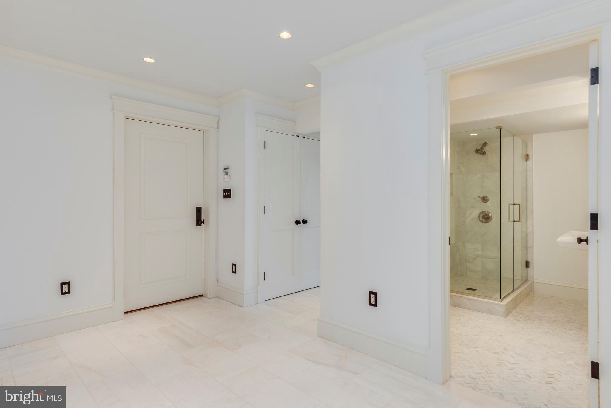 ANNAPOLIS ROADS - Residential