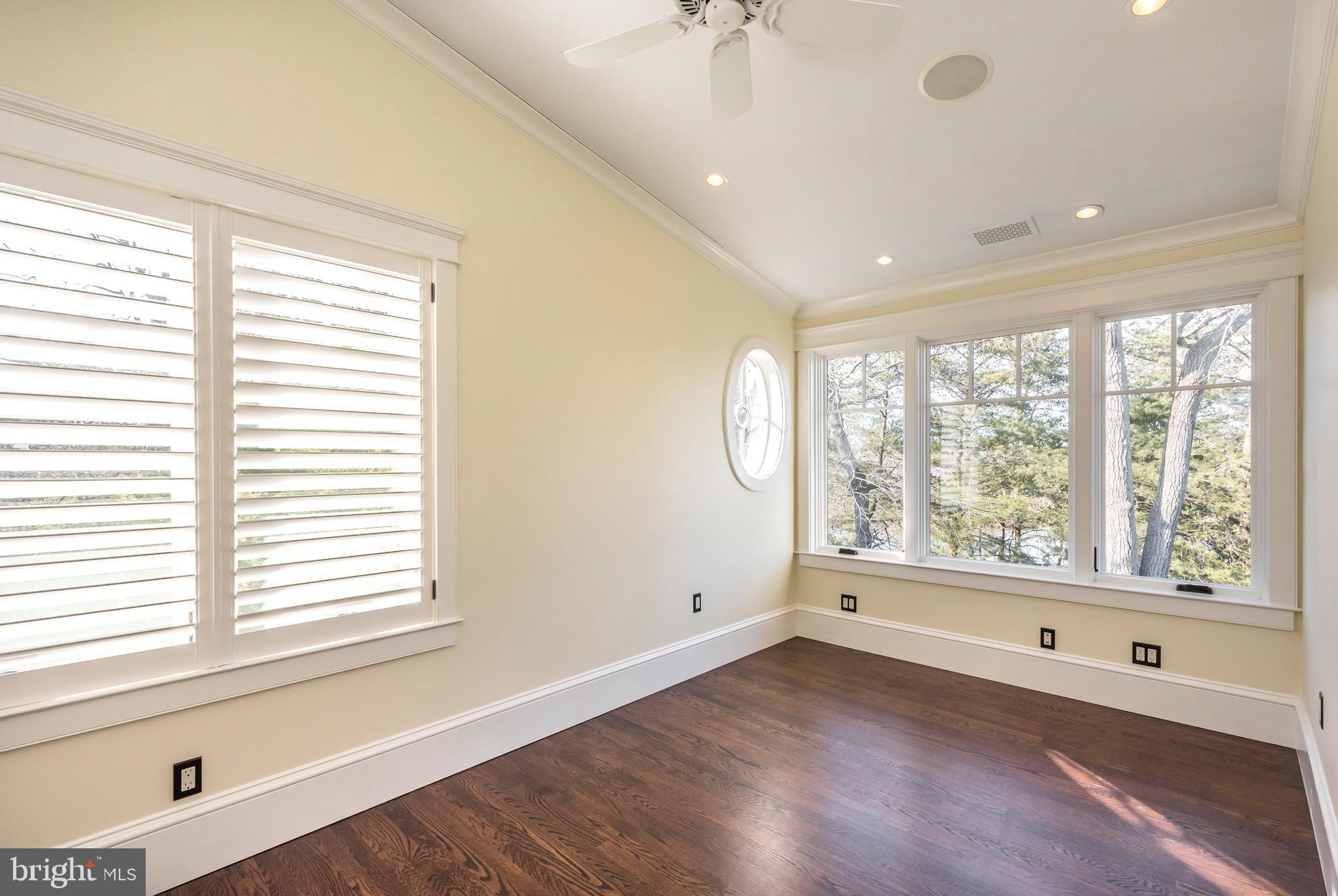 ANNAPOLIS ROADS - Residential