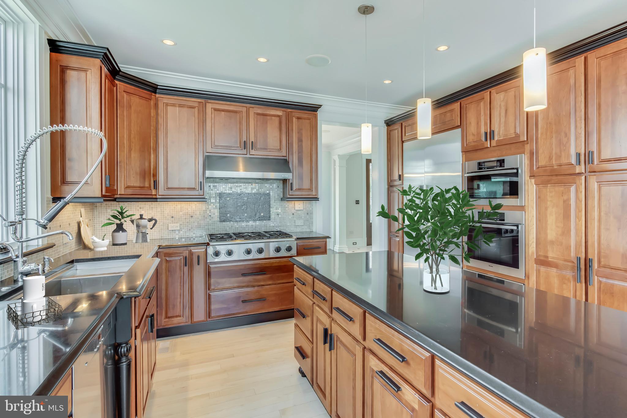 ANNAPOLIS ROADS - Residential