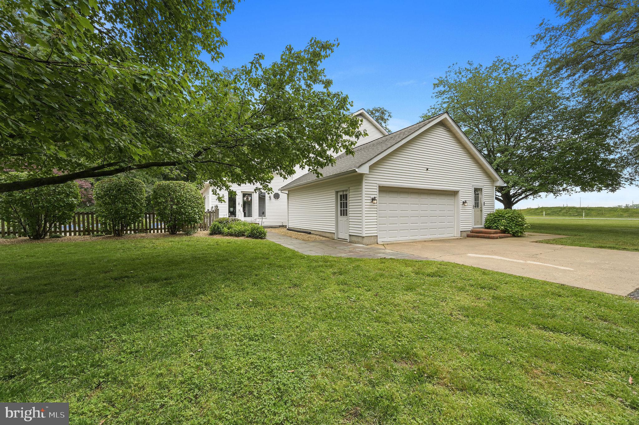 11142 LOG CABIN ROAD