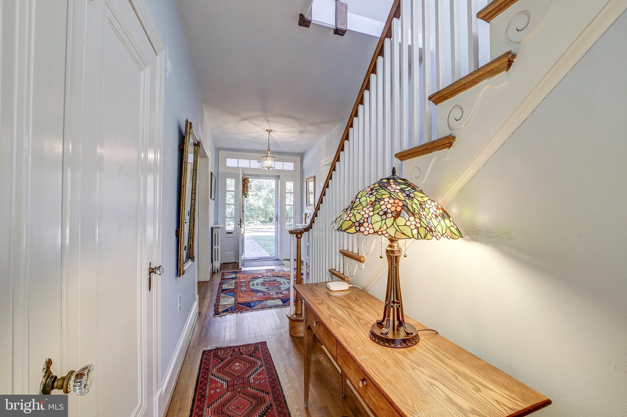 6816 PINEWAY