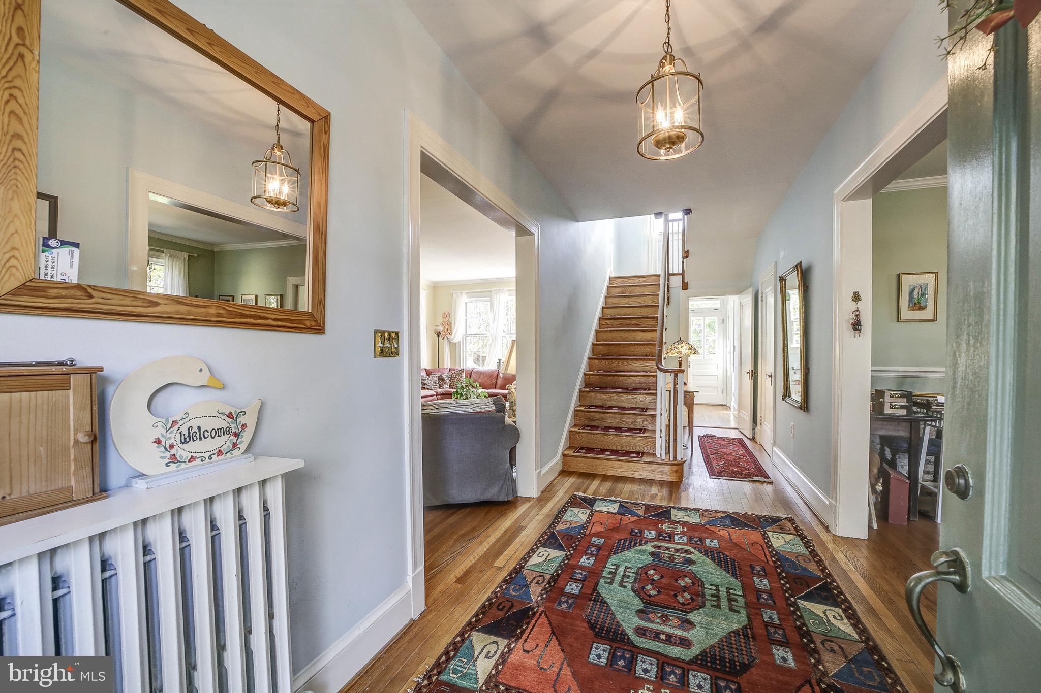6816 PINEWAY