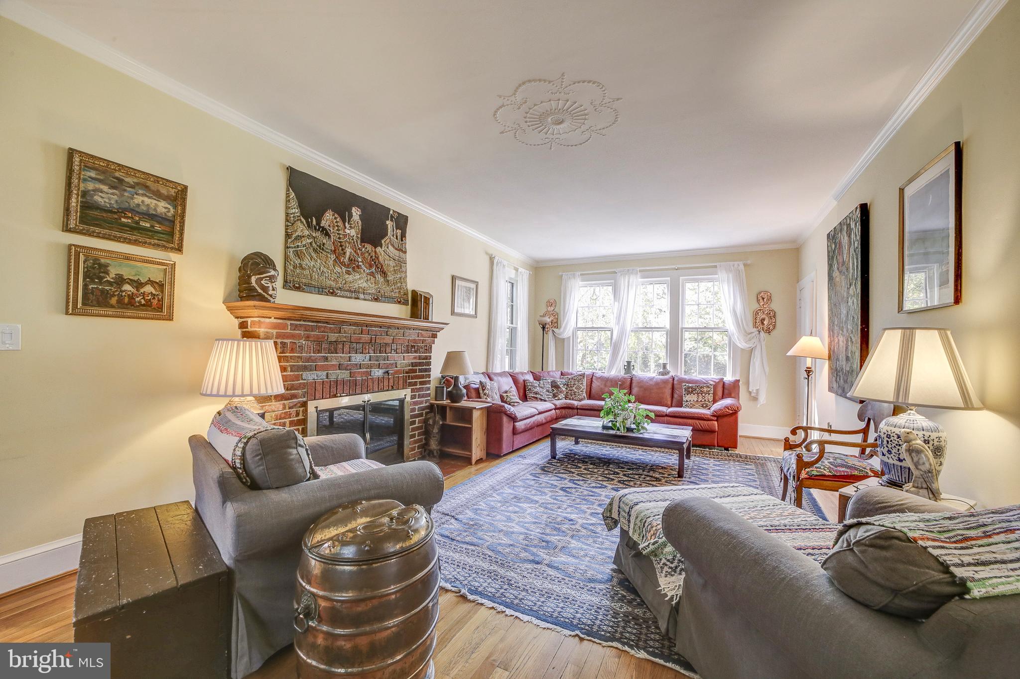 6816 PINEWAY