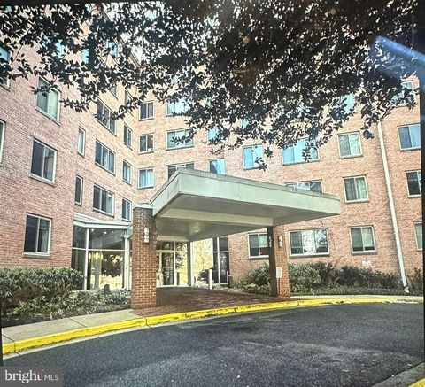 Photo of 3000 Spout Run Parkway #B203, ARLINGTON, VA 22201 (MLS # VAAR2069050)