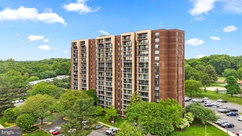 Photo of 7401 Westlake Terrace #405, BETHESDA, MD 20817 (MLS # MDMC2256788)