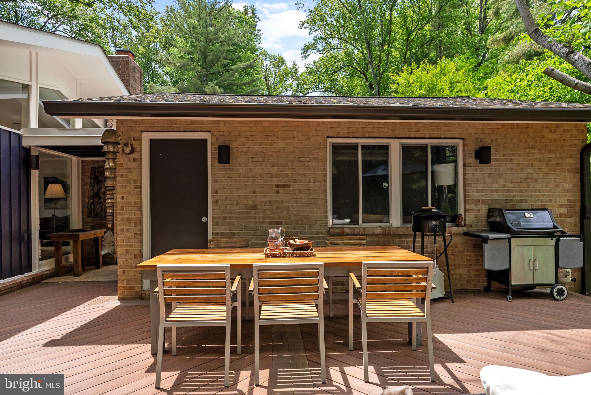CARDEROCK SPRINGS - Residential