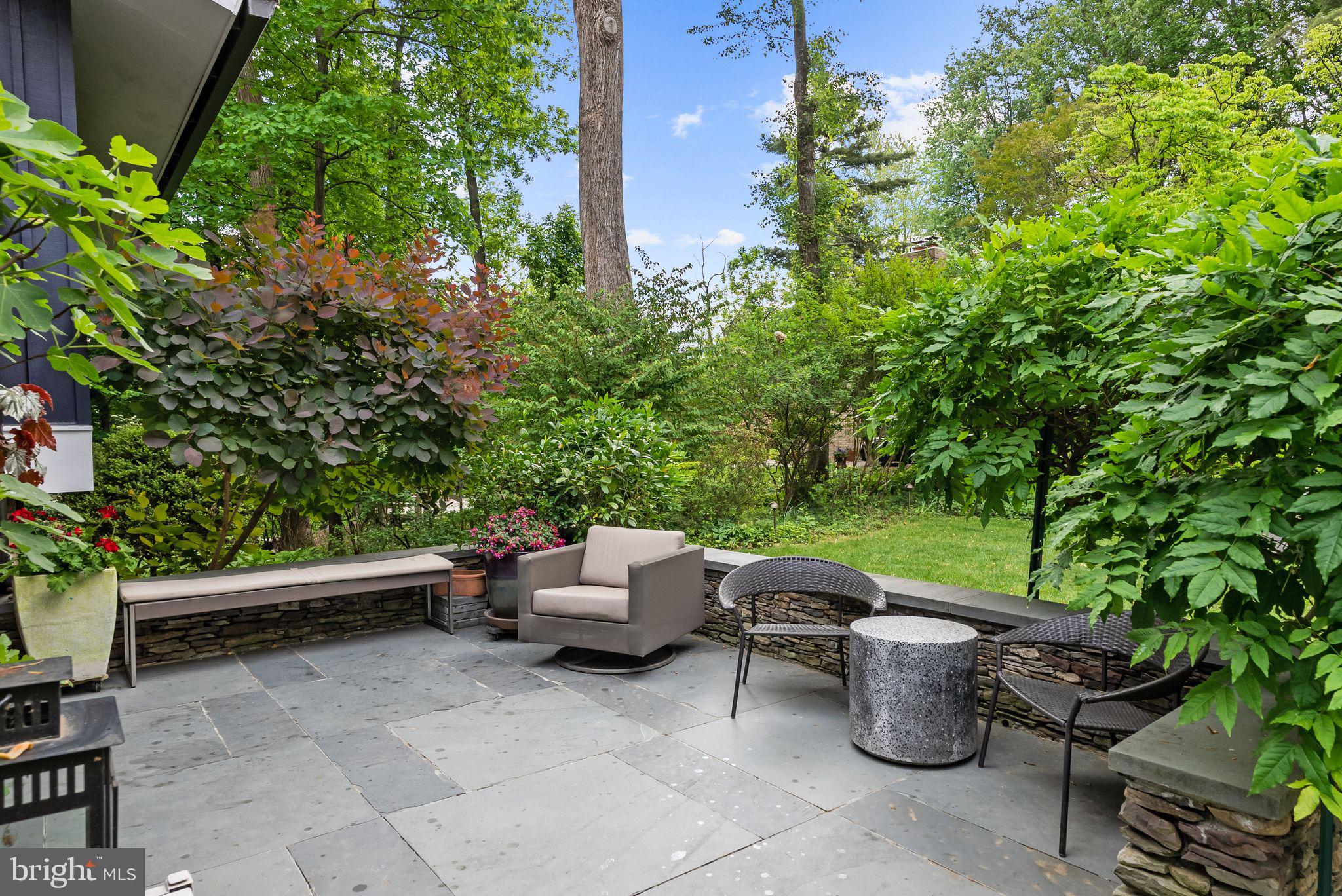 CARDEROCK SPRINGS - Residential
