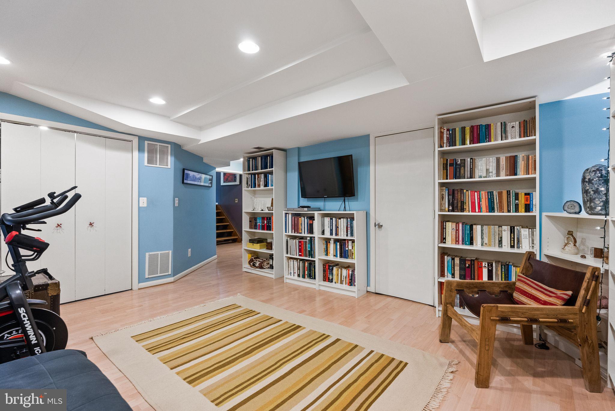 CARDEROCK SPRINGS - Residential