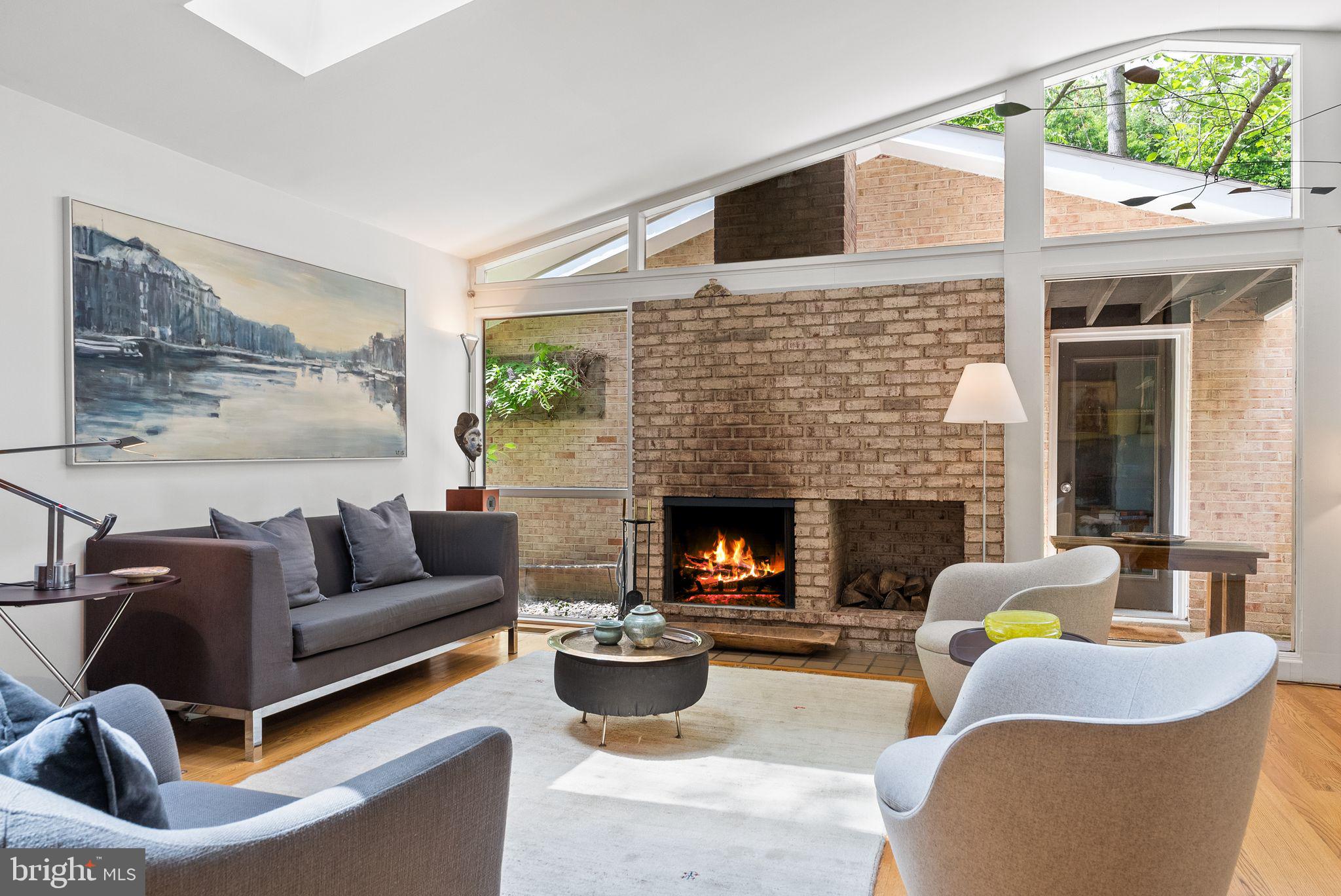CARDEROCK SPRINGS - Residential