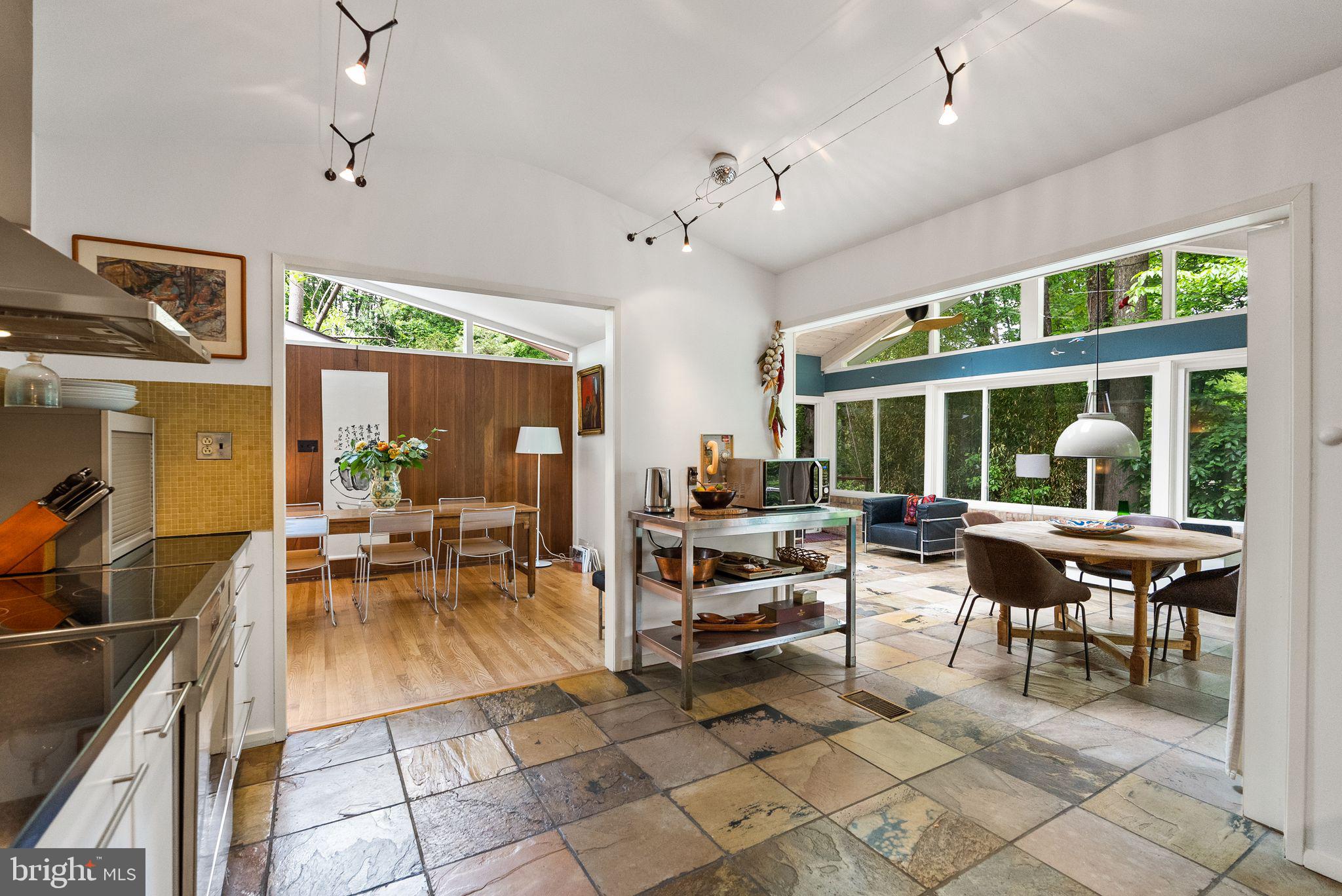 CARDEROCK SPRINGS - Residential