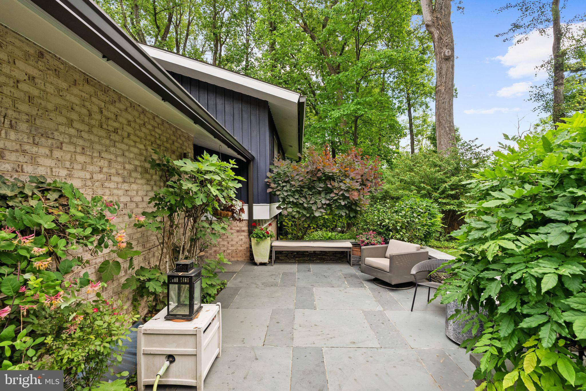 CARDEROCK SPRINGS - Residential