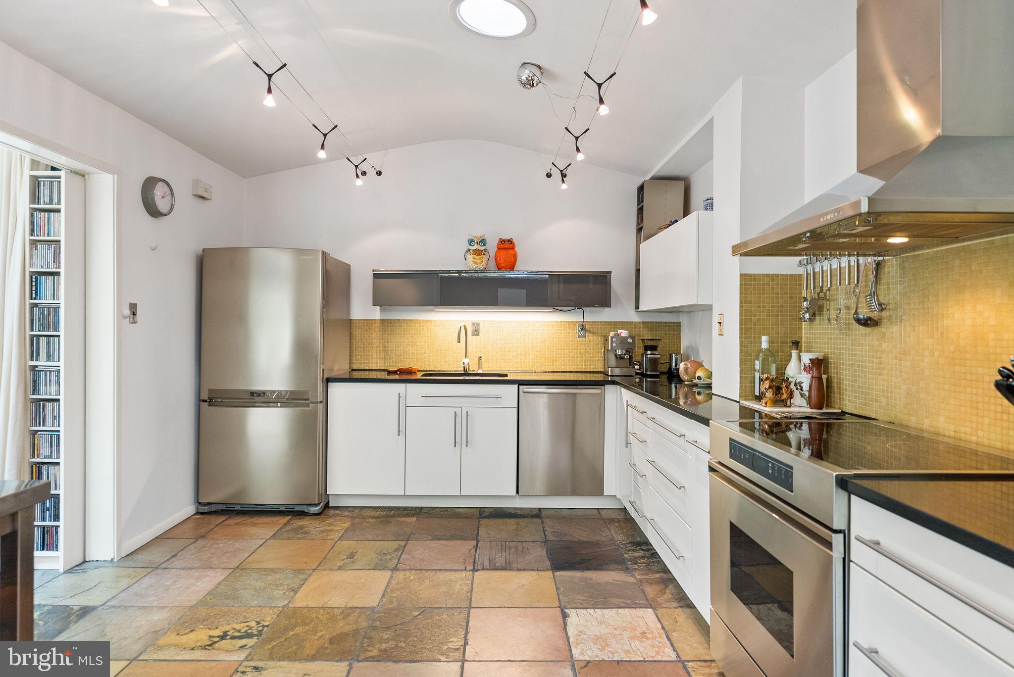 CARDEROCK SPRINGS - Residential
