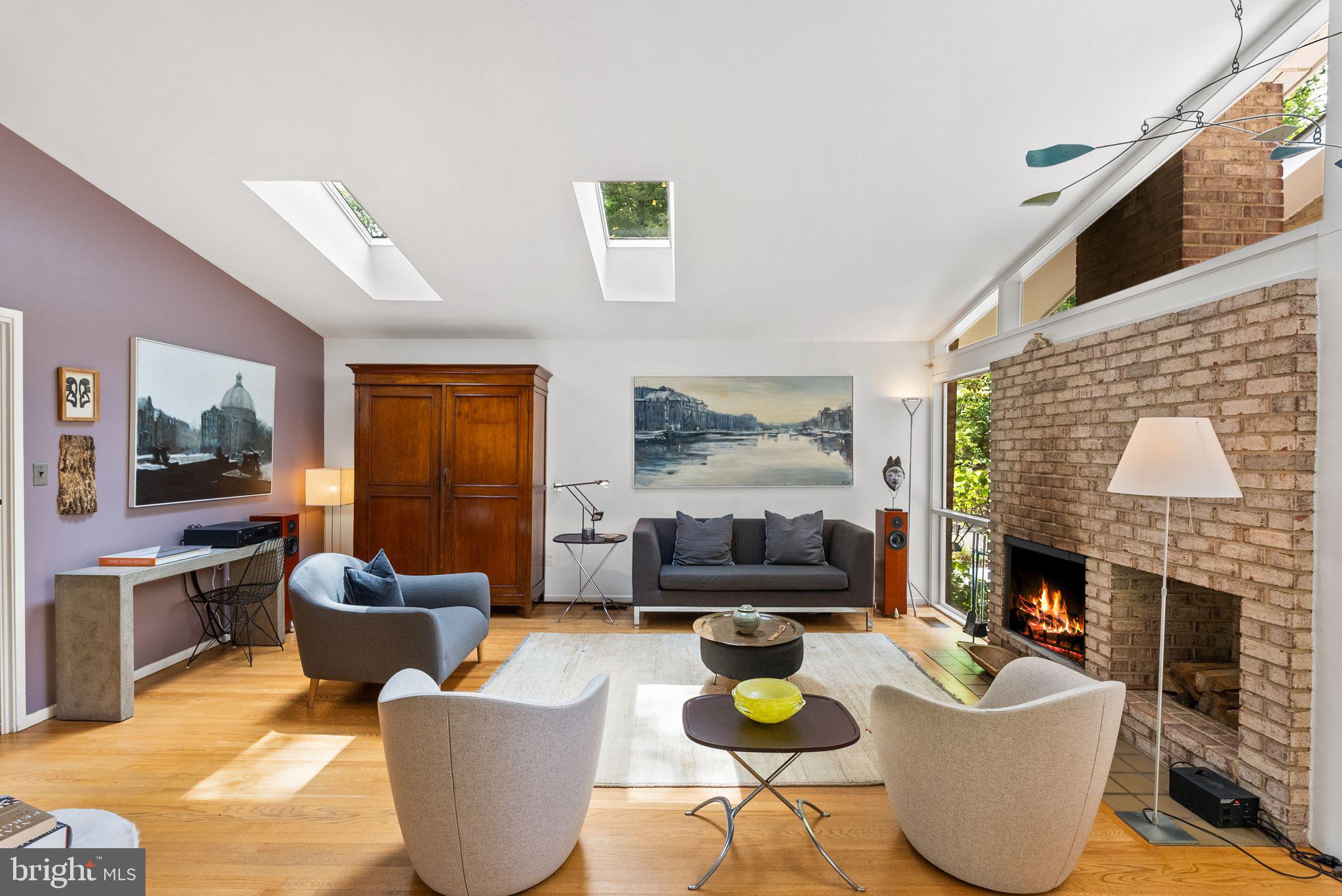 CARDEROCK SPRINGS - Residential