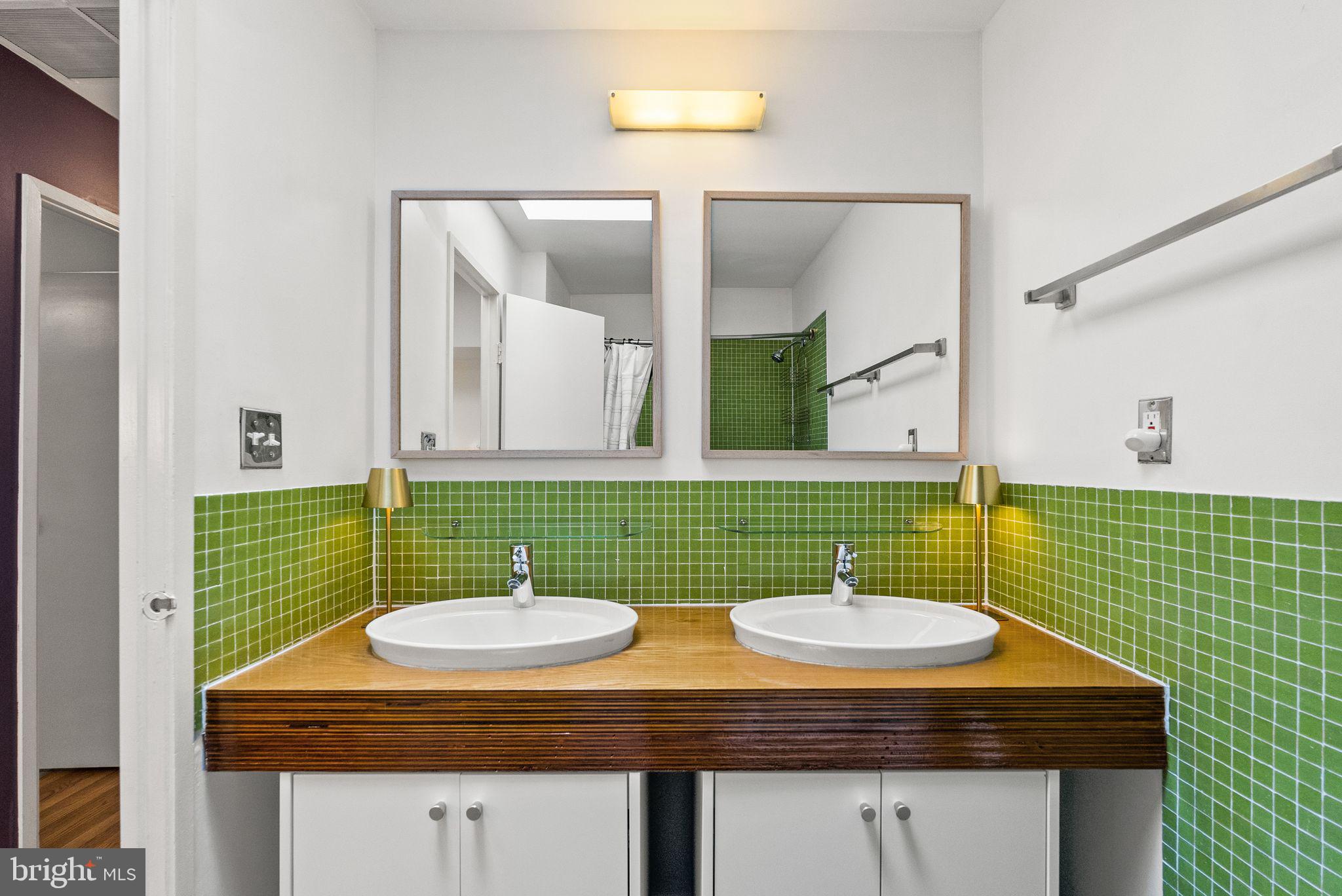 CARDEROCK SPRINGS - Residential