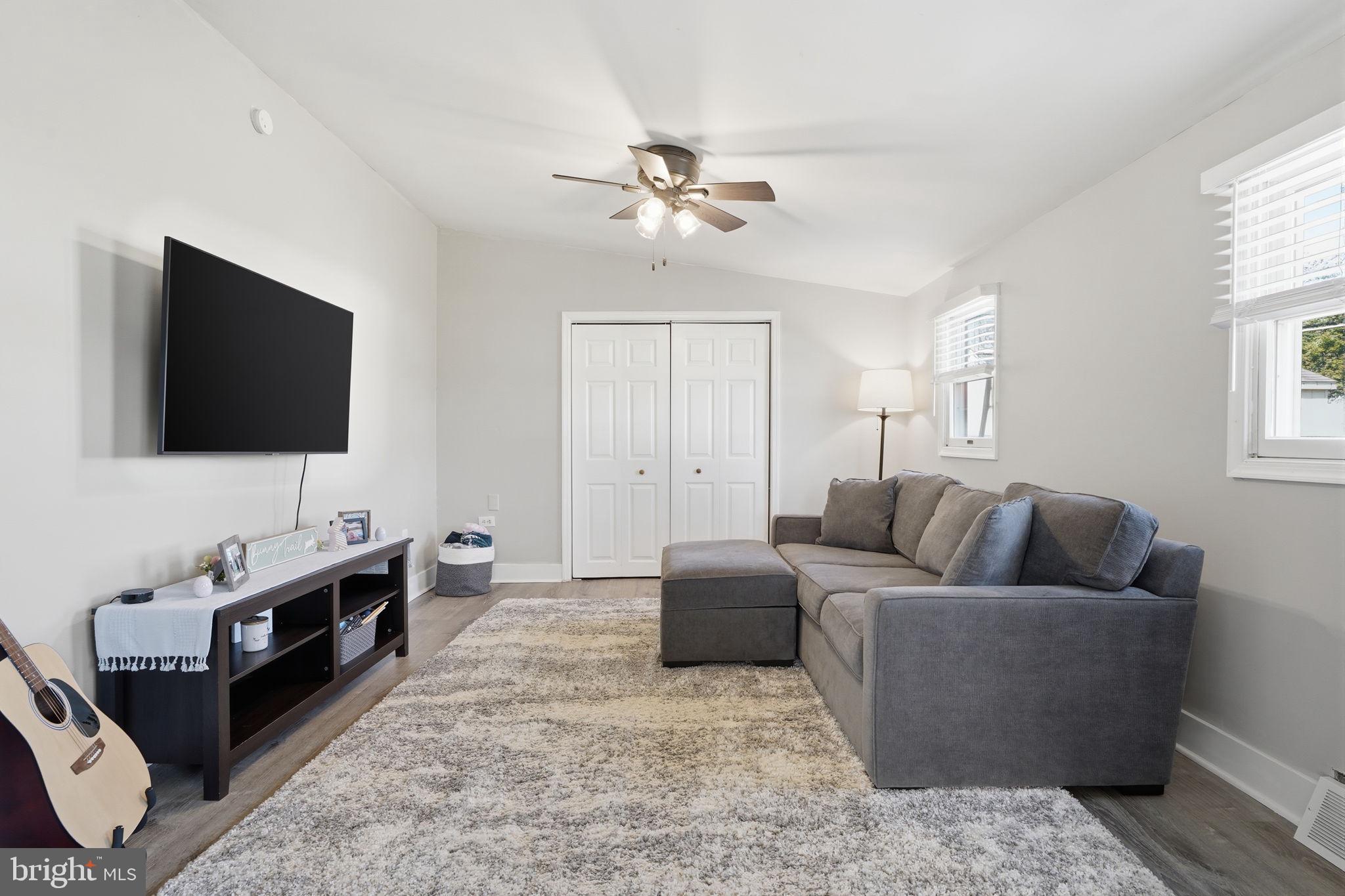 HAMPTON HILLS - Residential