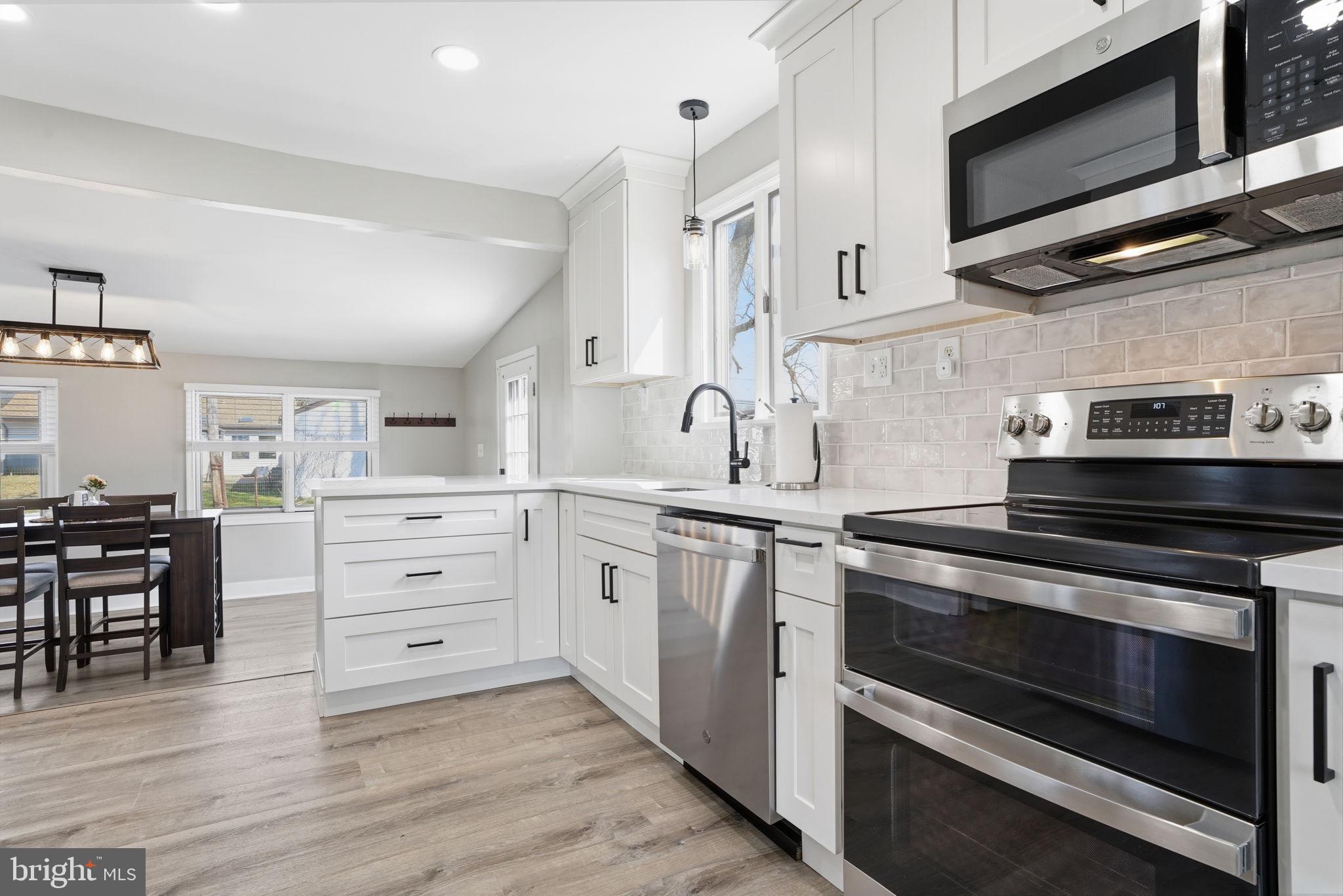 HAMPTON HILLS - Residential