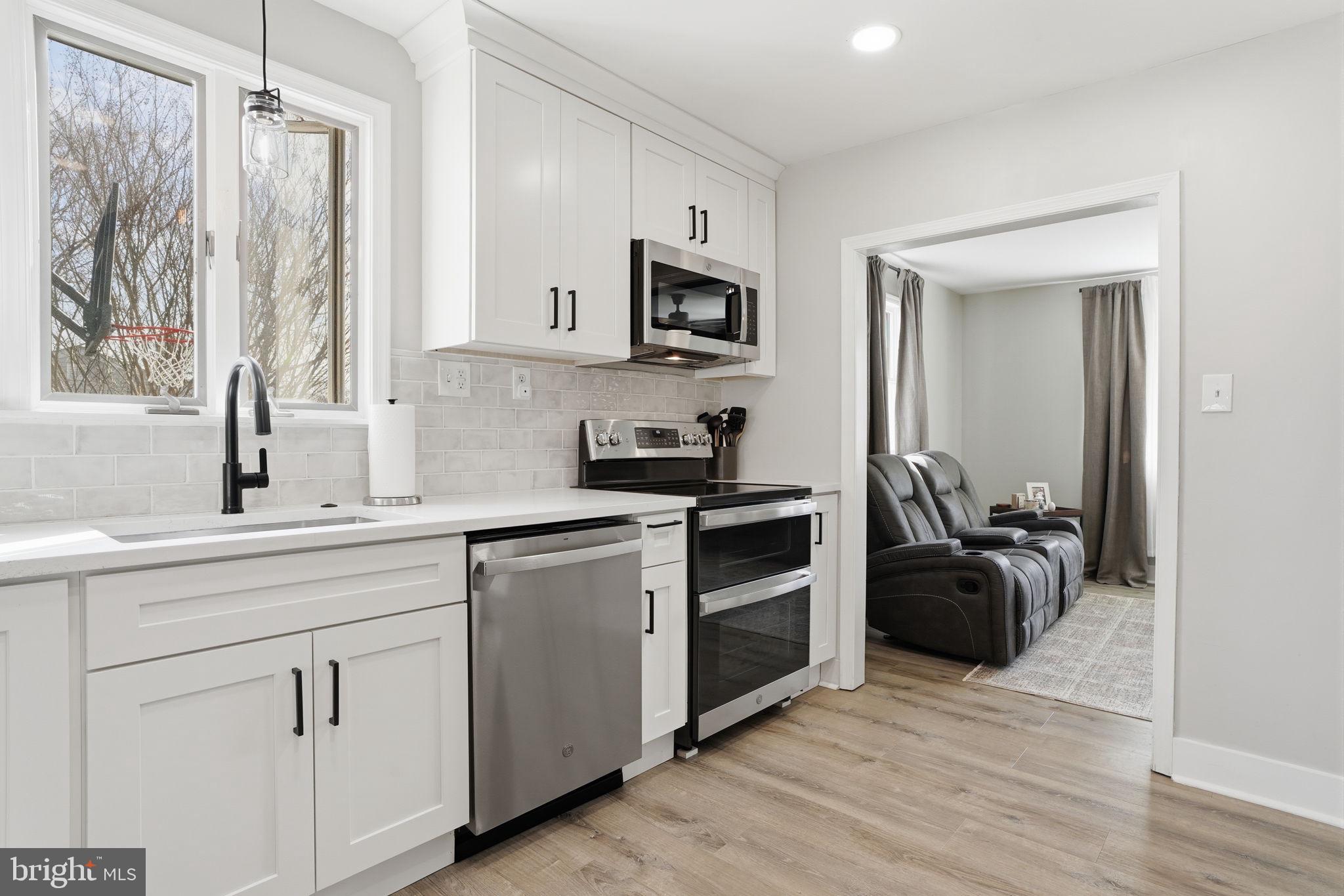 HAMPTON HILLS - Residential