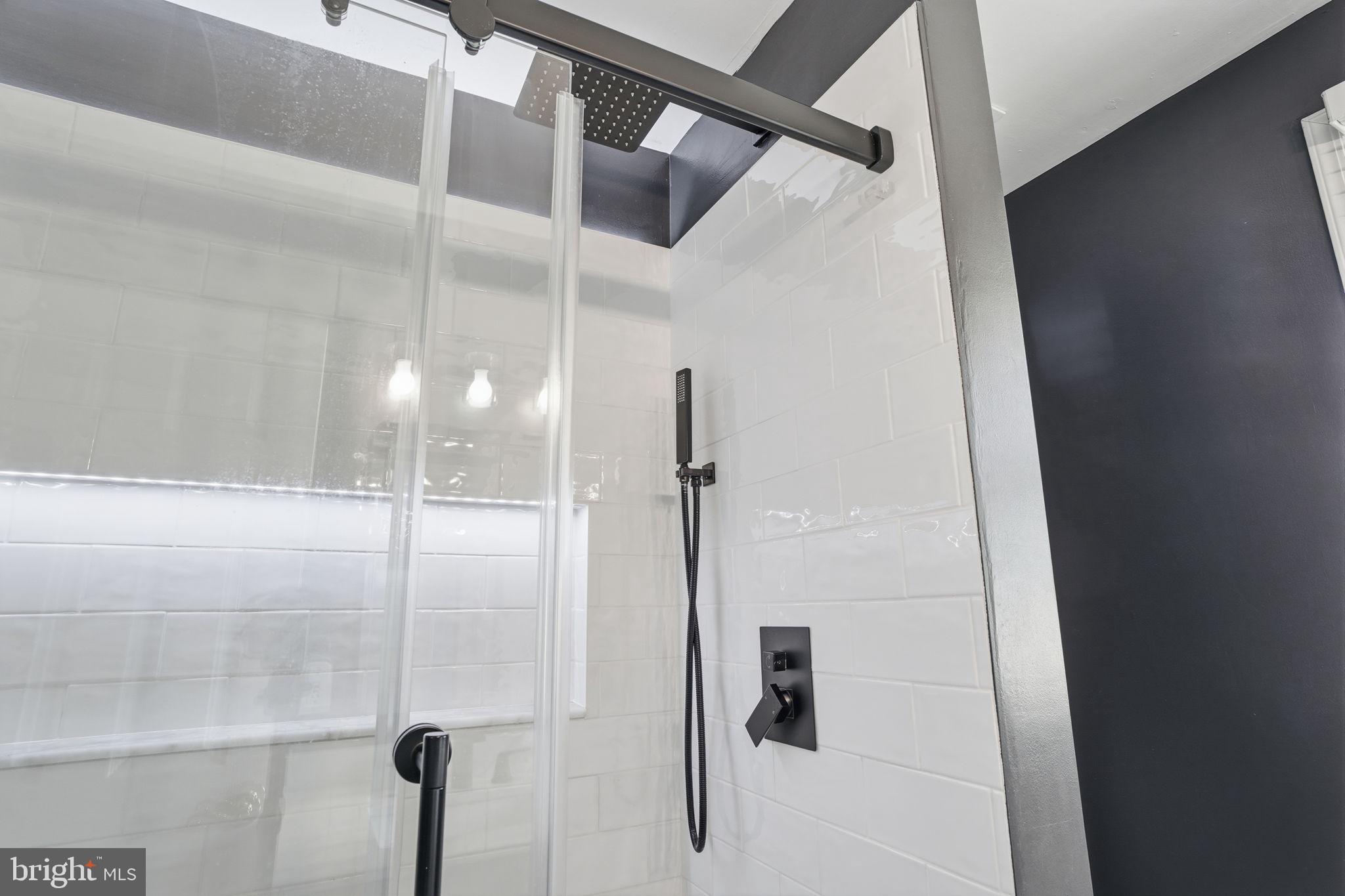 HAMPTON HILLS - Residential